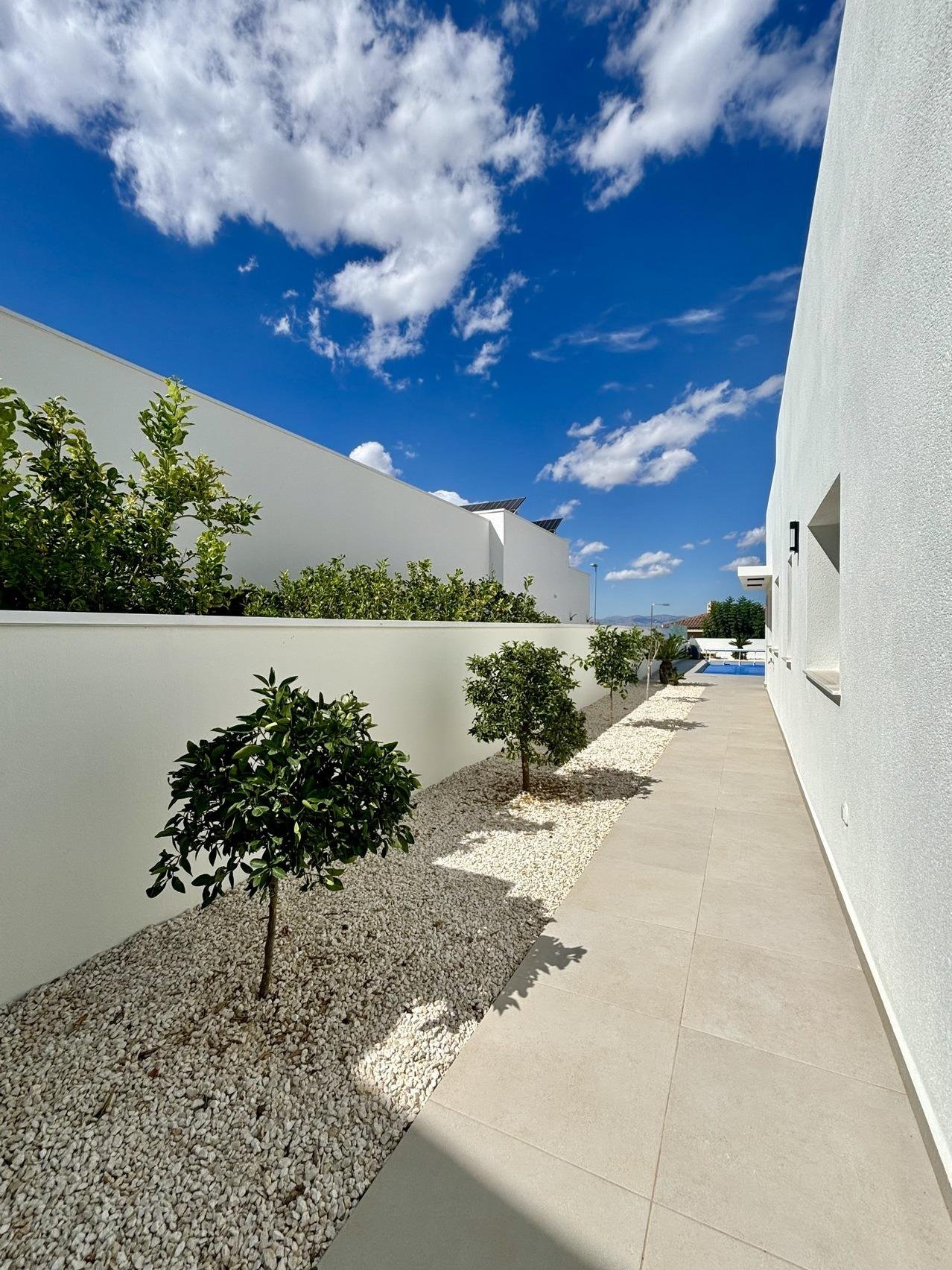 Neubau mediterraner Villen in Benijófar
Moderne und stilvolle Villen in Benijófar
Am Rande der charmanten Stadt Benijófar gelegen, biete