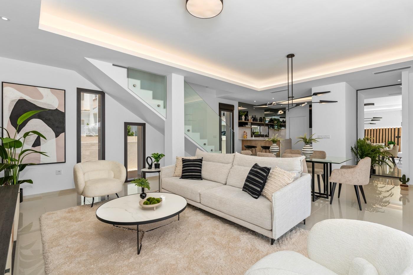 NEU GEBAUTE LUXUSVILLA IN CIUDAD QUESADA
Moderner Stil Neubau Villa mit privatem Garten in Ciudad Quesada.
Villa gebaut über 2 Etagen,