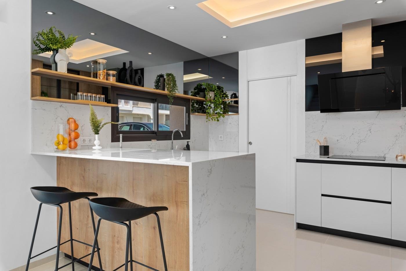 NEU GEBAUTE LUXUSVILLA IN CIUDAD QUESADA
Moderner Stil Neubau Villa mit privatem Garten in Ciudad Quesada.
Villa gebaut über 2 Etagen,