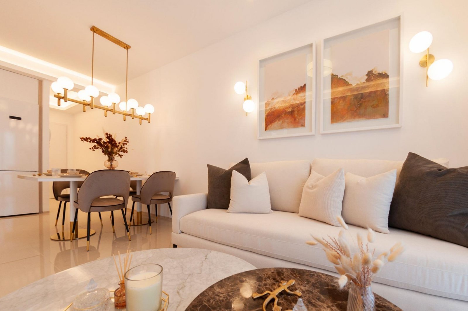 NEU GEBAUTE WOHNANLAGE IN ROJALES
Neubau-Wohnanlage mit Bungalowwohnungen, Reihenhäusern und Doppelhaushälften in Rojales.
Moderne Neub