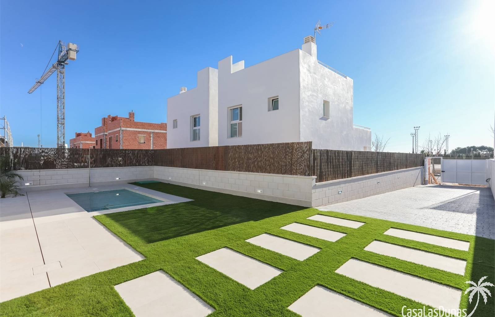 Wir stellen Ihnen diese erstaunlichen Villen vor, in denen sich zeitgenössische Architektur und mediterranes Design treffen. Jedes Element Ihres Zuha