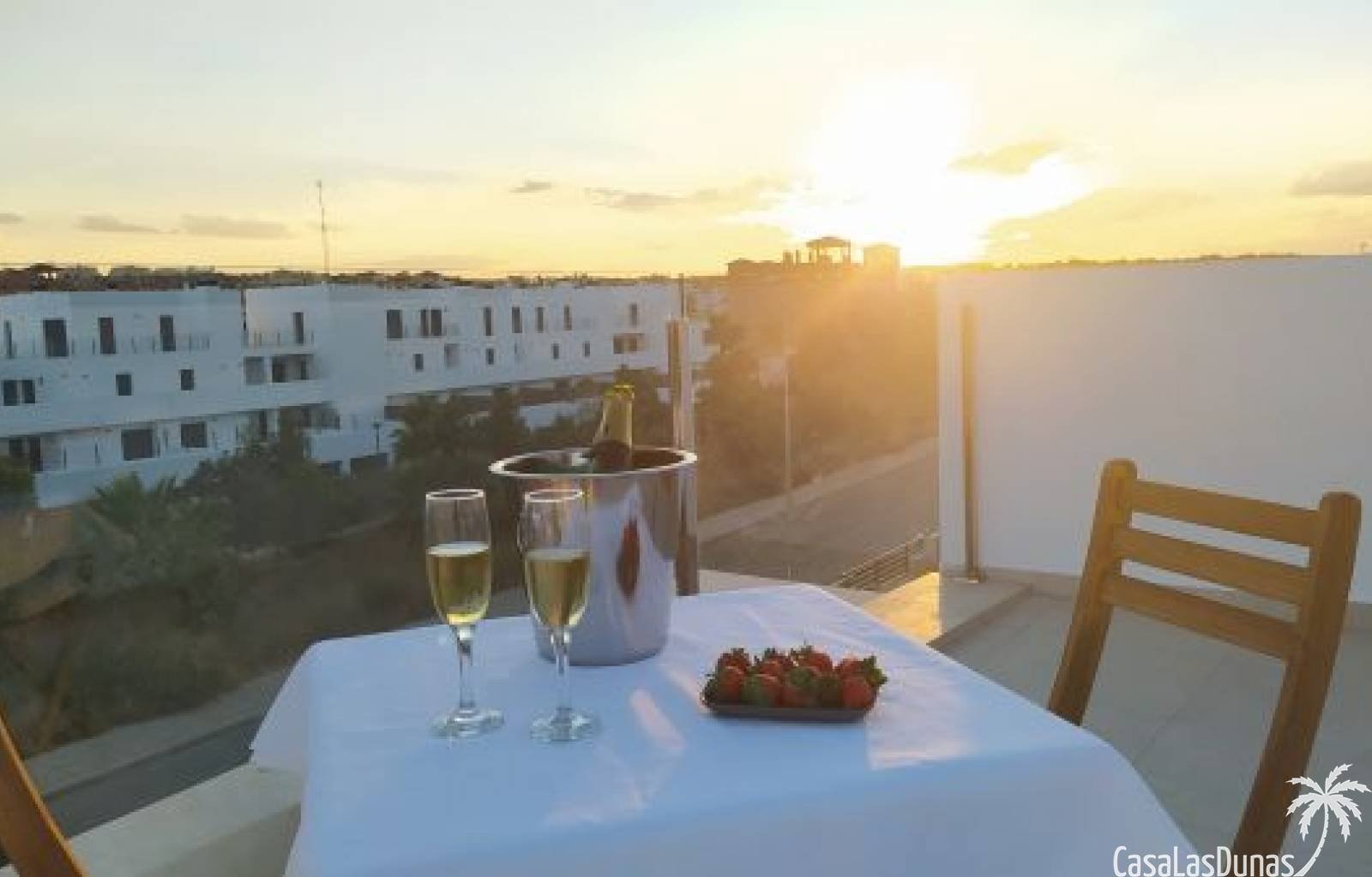 Wir freuen uns, eine neue Phase an Villen in dieser wunderschönen Gegend von Villamartin anbieten zu können. Jede Villa besteht aus 4 Schlafzimmern u