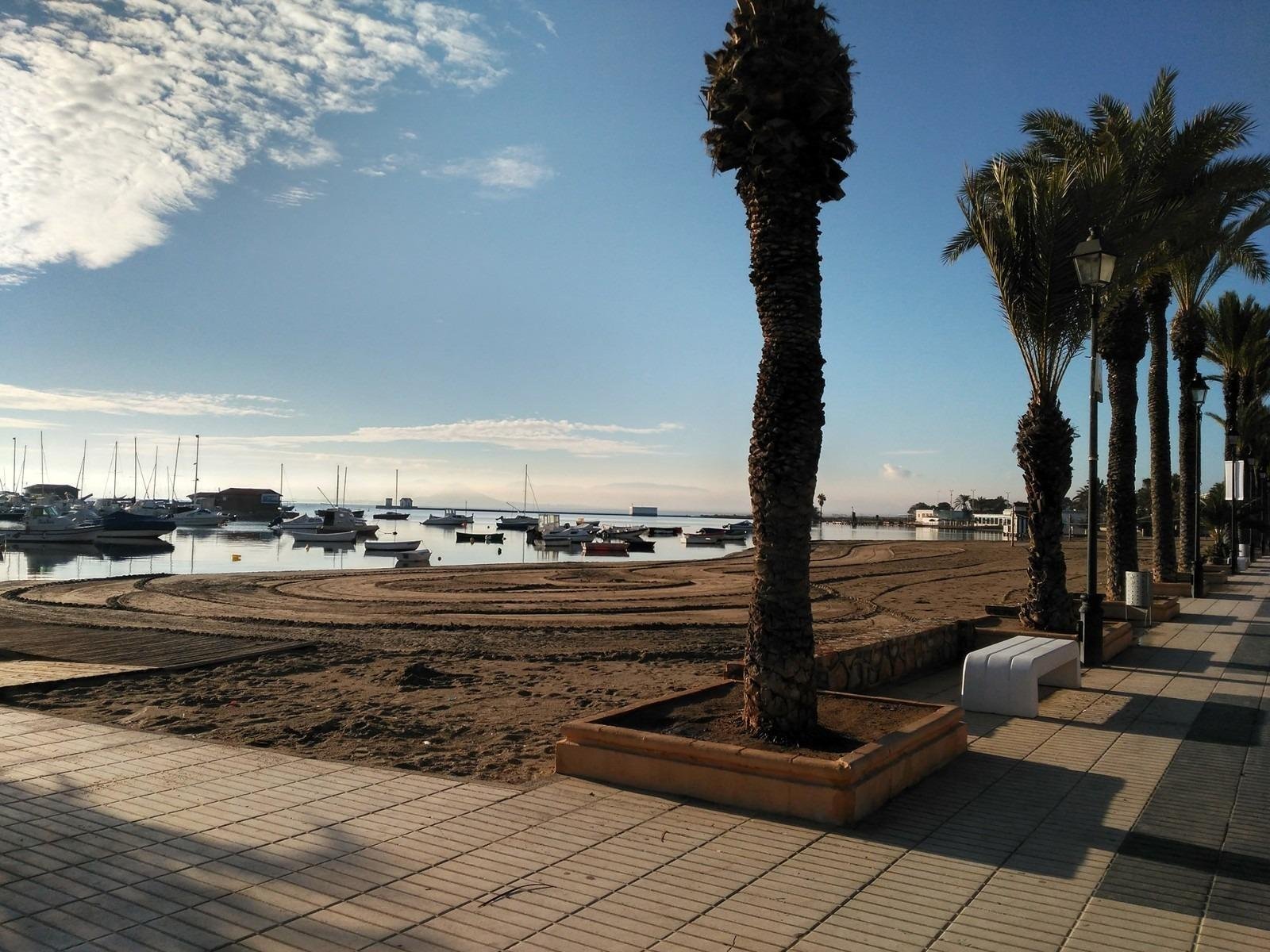 NEU GEBAUTE VILLA IN LOS ALCAZARES
Neubau-Villa in Los Alcazares.
Schöne Villa haben 4 Schlafzimmer und 3 Bäder, offene Küche mit dem W