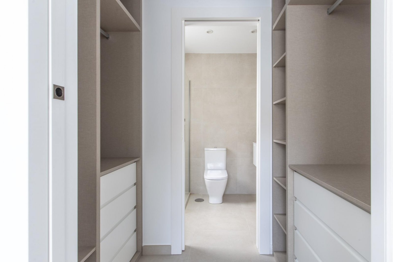 NEUBAU VILLEN IN SAN JAVIER
Neubauprojekt von freistehenden Villen in San Javier.
Die Neubauvillen verteilen sich auf zwei Etagen plus