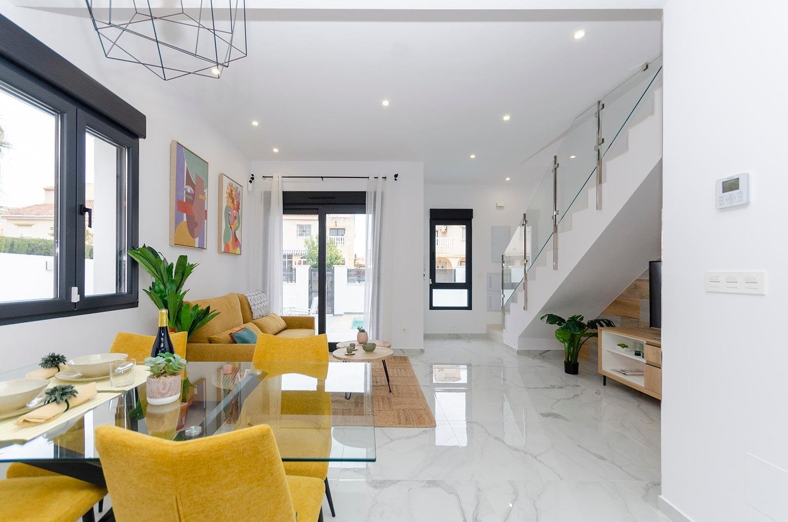 
												NEU GEBAUTE VILLEN IN TORREVIEJA Neubau Villen in Torreta, Torrevieja. Schöne New Build Villen bauen über 2 Etagen mit 3 Schlafzimmern, 3