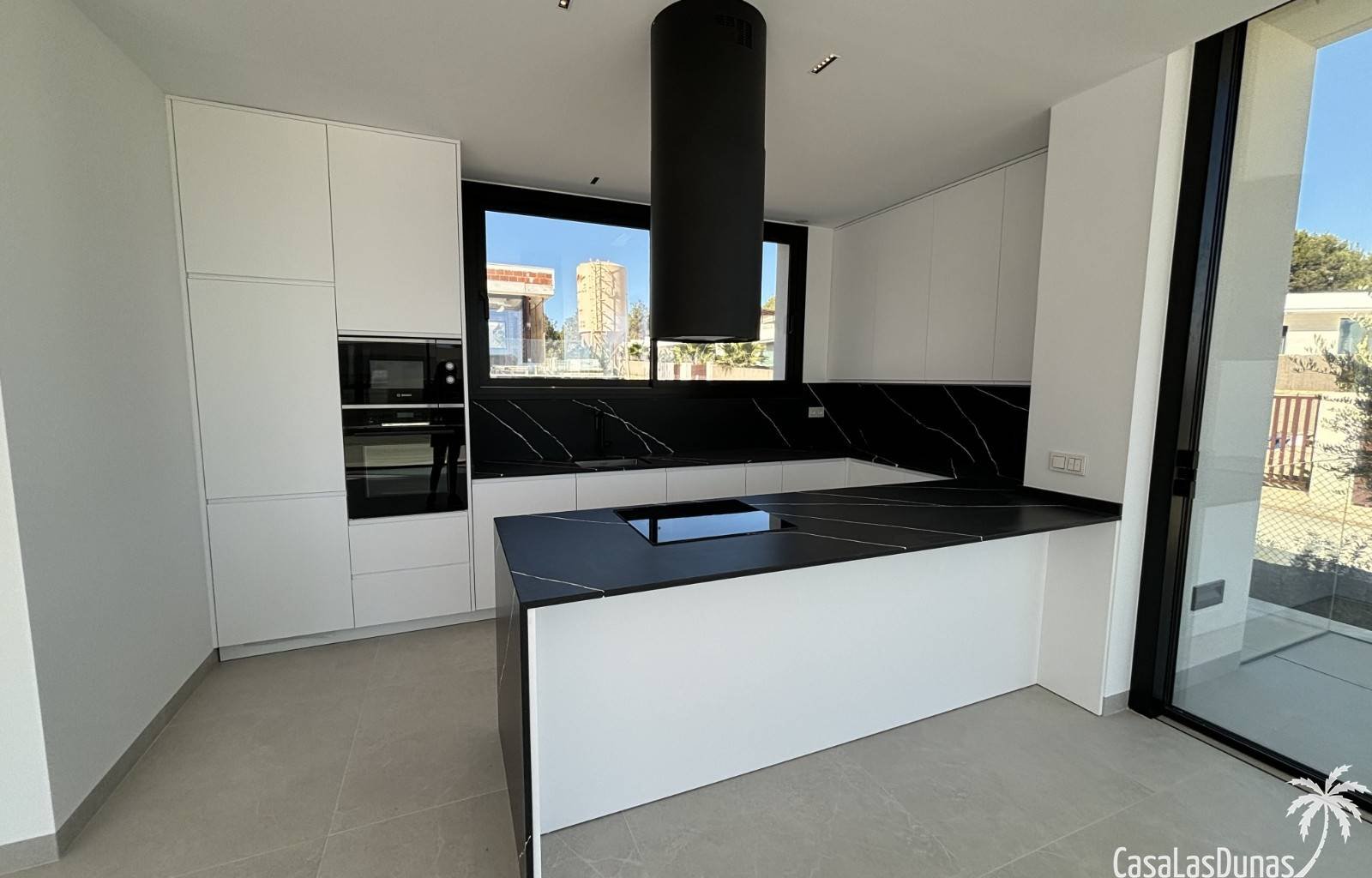 Drei wunderschöne Villen entstehen in bester Lage im luxuriösen Viertel Mimosa Community. Die Villen sind ca. 158 m2 groß und verfügen über 3 Schlafz