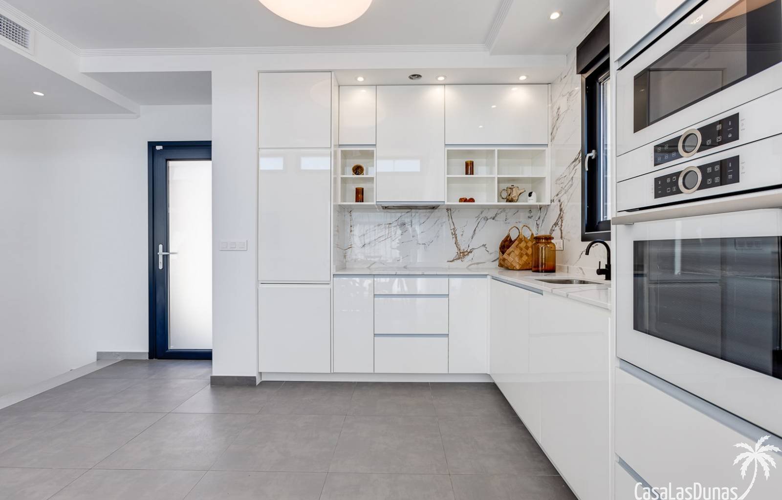 Im besten Teil der Stadt Torrevieja; In La Mata gibt es zwei Luxusvillen mit 4 Schlafzimmern und 3 Bädern. Natürlich ausgestattet mit einem privaten