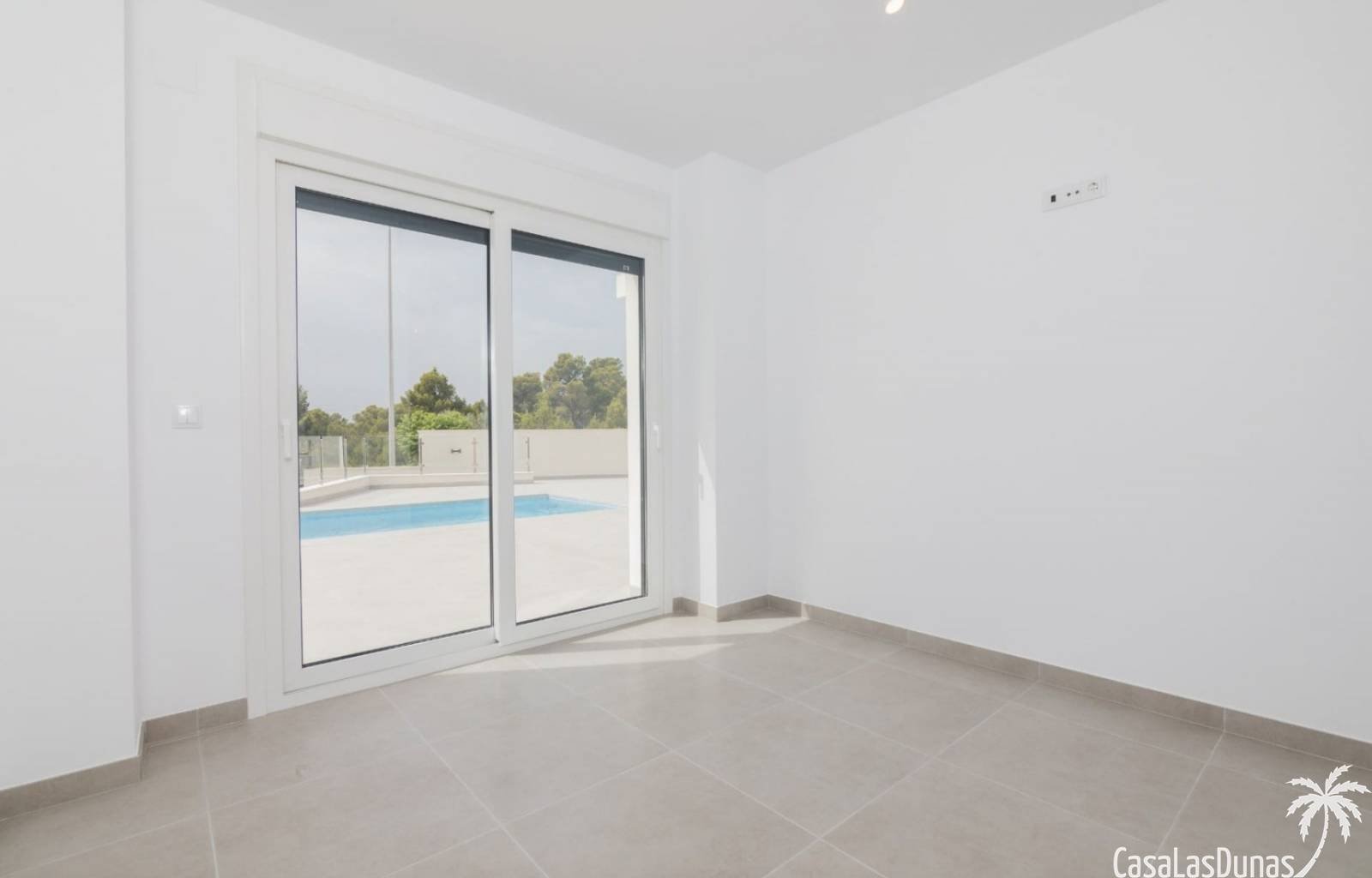 Wunderschöne moderne Villen in Polop an der Costa Blanca Nord. Die Häuser verfügen über 3 Doppelzimmer, zwei davon mit eingebauten Designerschränken,