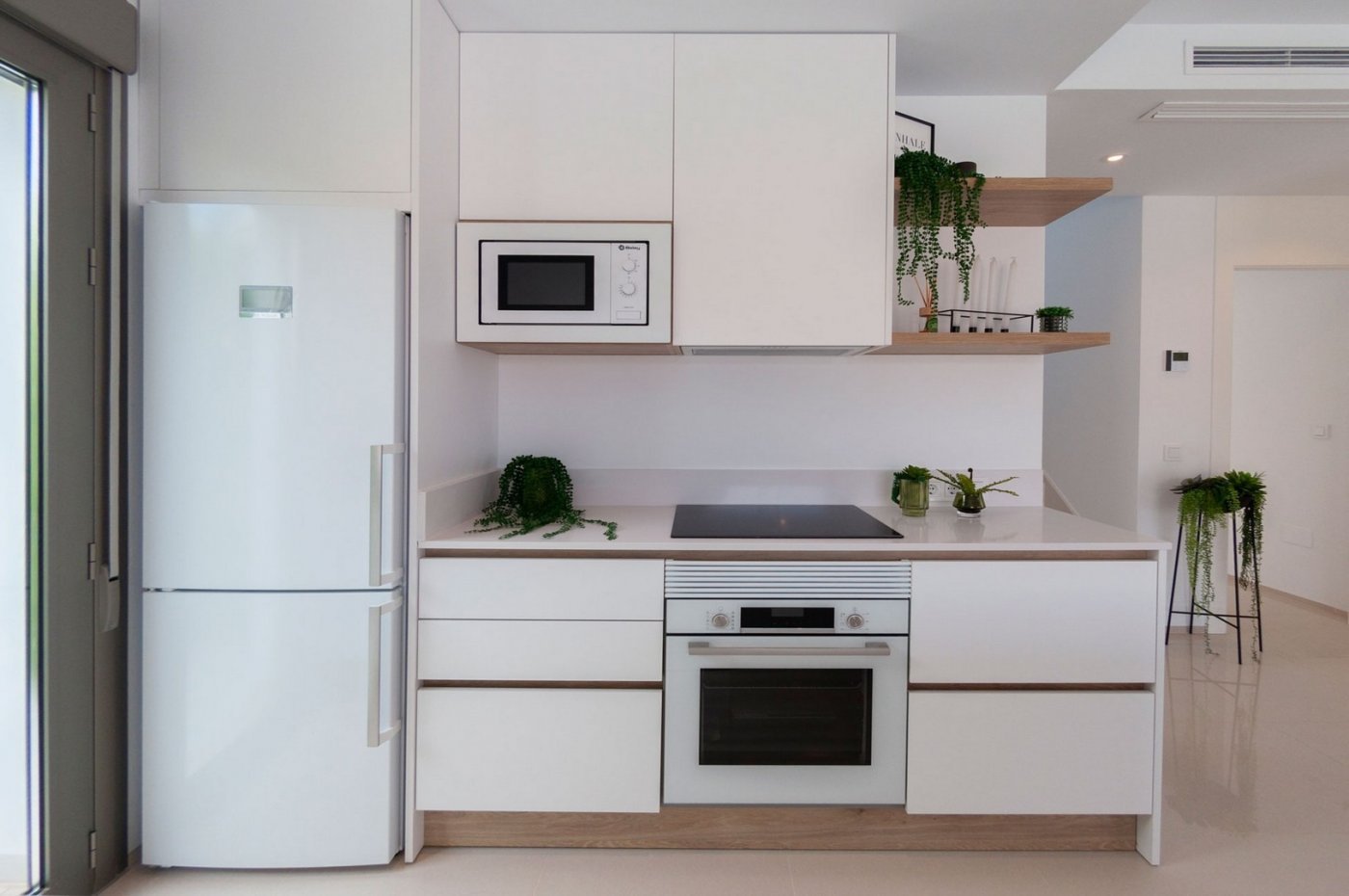 NEUE VILLA IN LOS ALCAZARES GEBAUT Schöne Neubau-Villa in Los Alcazares. Diese Villa mit geraden Linien gebaut über 2 Etagen und verfügt