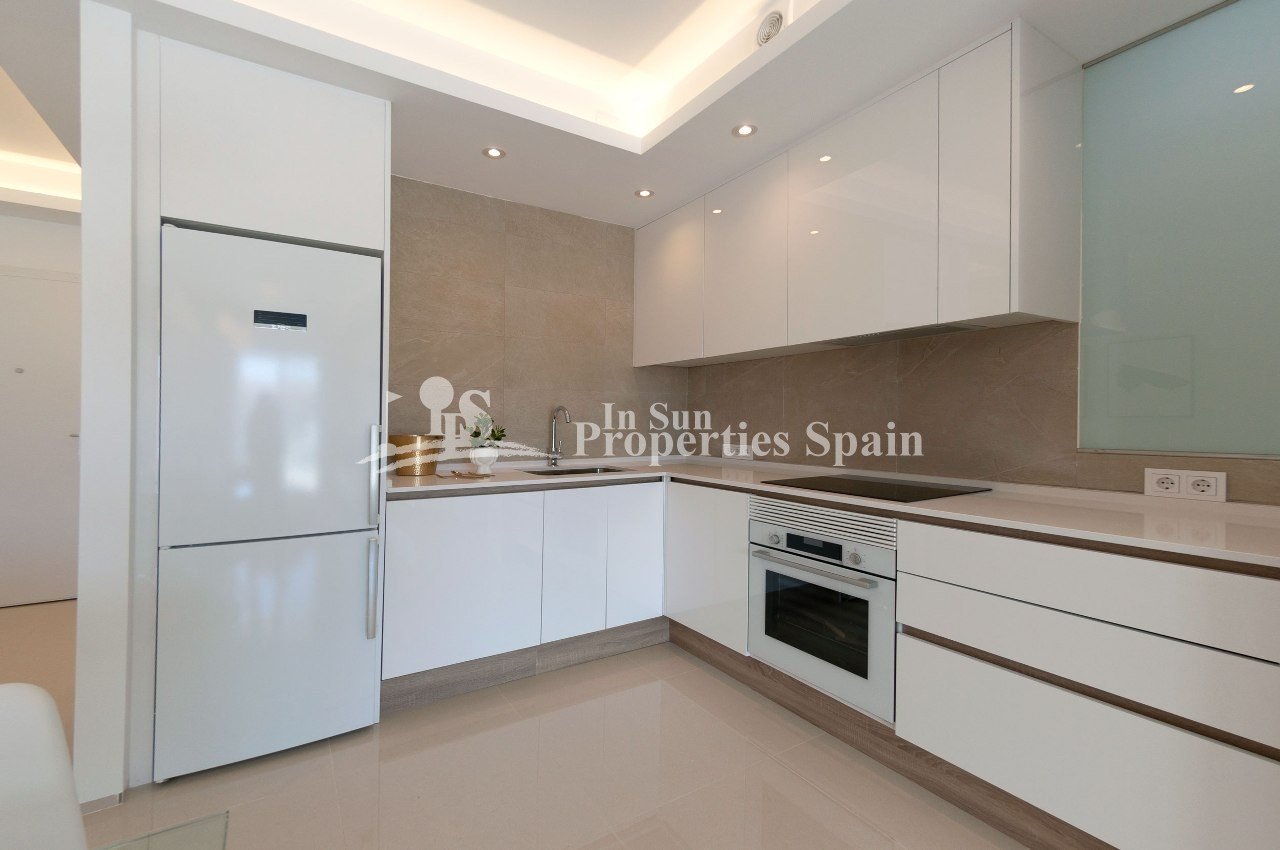 WUNDERVOLLES APARTMENT IN DOÑA PEPA, CIUDAD QUESADA - mit privatem Garten und Gemeinschaftspool.
Diese 95m2 Erdgeschoss-Wohnung besteht