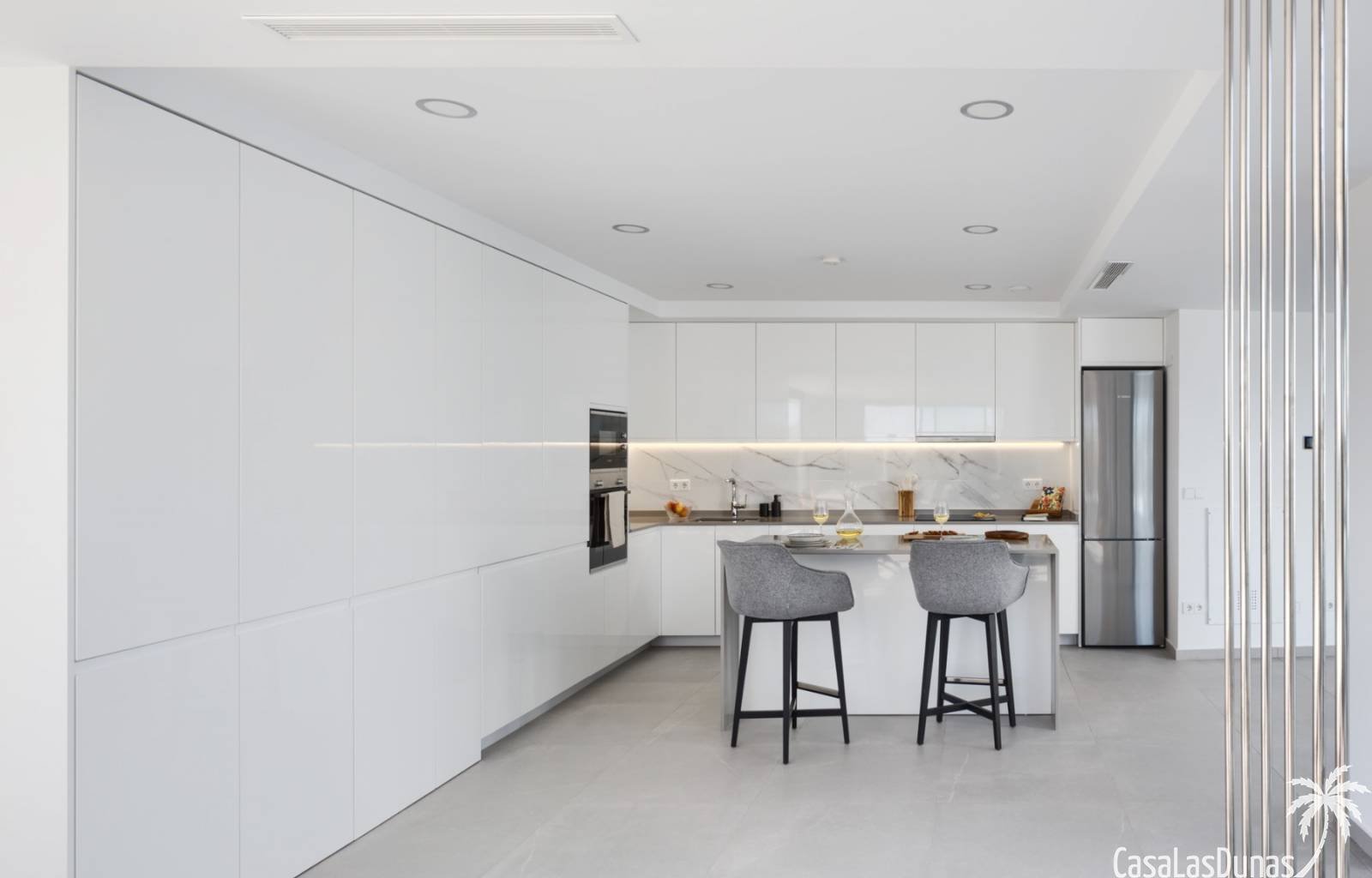 Dieses besondere Modell zeichnet sich durch die einzigartige Lage des Swimmingpools und das enorme Platzangebot, das diese Villa bietet, aus. Das rep