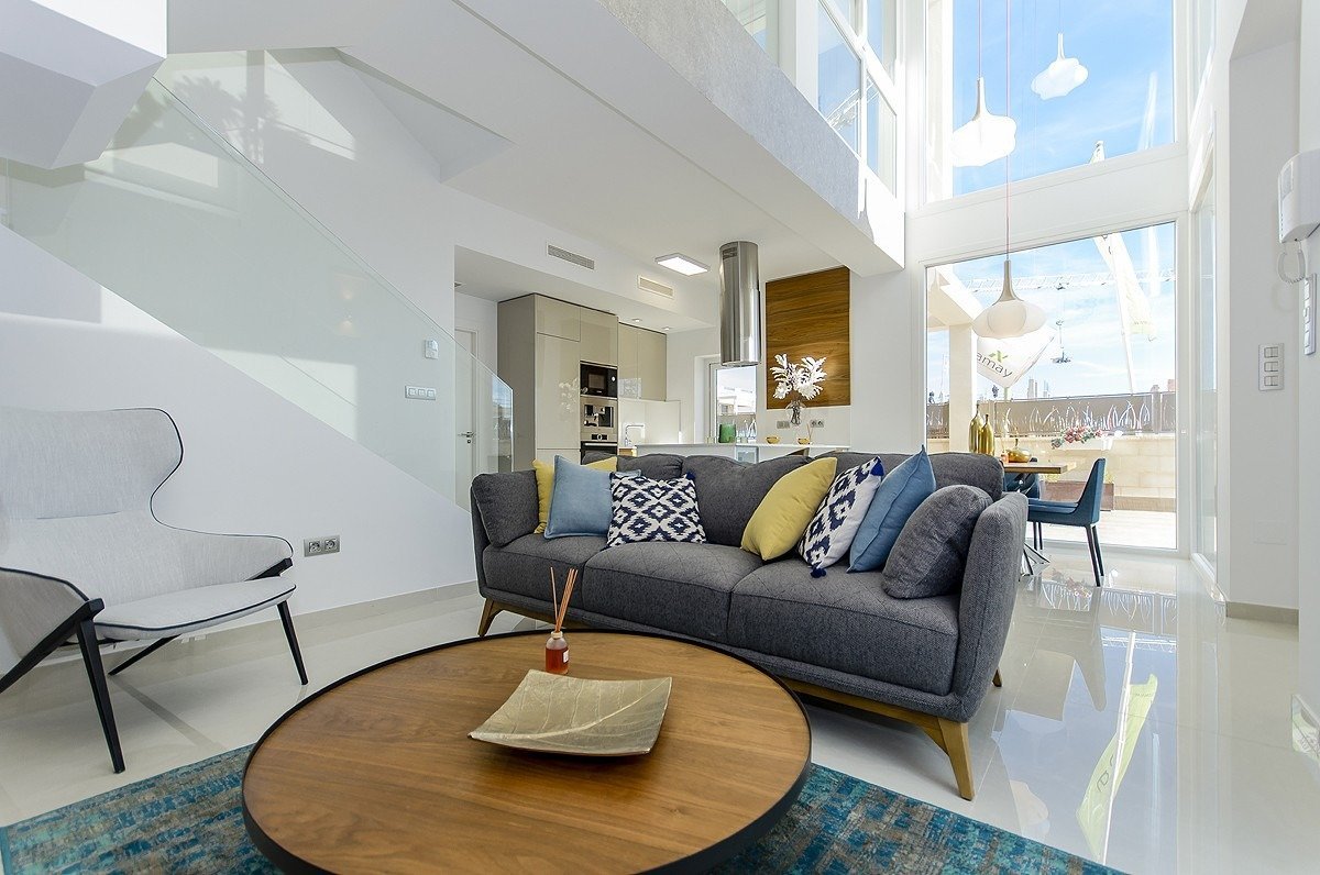 NEUBAU, SCHÖNE VILLA IN LA HERRADA, LOS MONTESINOS, mit privatem Pool und Garten.
 
Diese 116m2 Villa besteht aus 3 Schlafzimmern, 3 Bäde