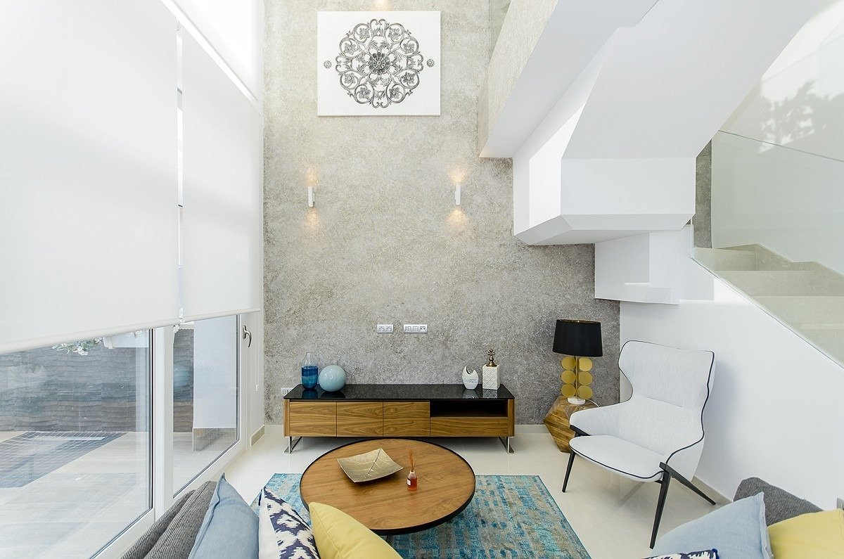 NEUBAU, SCHÖNE VILLA IN LA HERRADA, LOS MONTESINOS, mit privatem Pool und Garten.
 
Diese 116m2 Villa besteht aus 3 Schlafzimmern, 3 Bäde