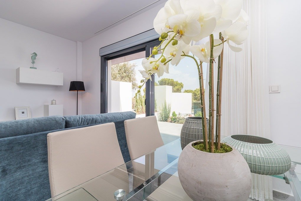 NEUBAU WOHNANLAGE ERDGESCHOSS APARTMENT MIT 3 SCHLAFZIMMERN IN LOS BALCONES, TORREVIEJA 
 
Dieses 82m2 grosse Erdgeschoss Apartment in mo