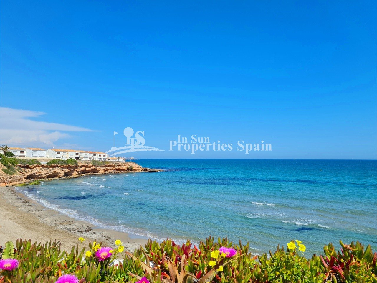 Diese moderne, 72 m² große Erdgeschosswohnung ist bezugsfertig und verfügt über 2 Schlafzimmer, 2 Badezimmer, eine 33 m² große private Te