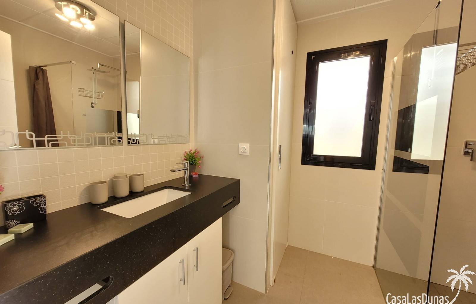 Für einen unbeschwerten Urlaub sind Sie hier genau richtig. In Ciudad Quesada finden Sie Casa Spruit. Diese moderne freistehende Villa ist mit allen