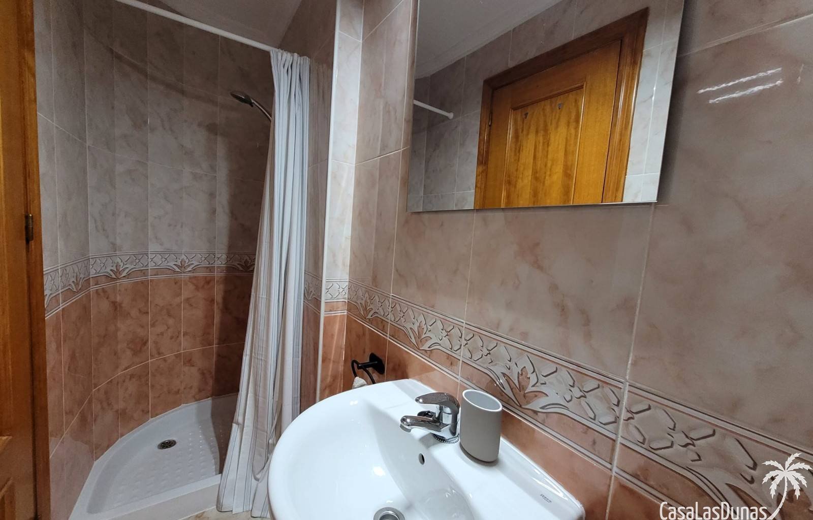 Zu vermieten: Wunderschönes Ferienhaus Casa Mare nur 400 Meter vom Strand entfernt
 Willkommen im Casa Mare – Ihrem Traumhaus in La Marina, El Pinet!