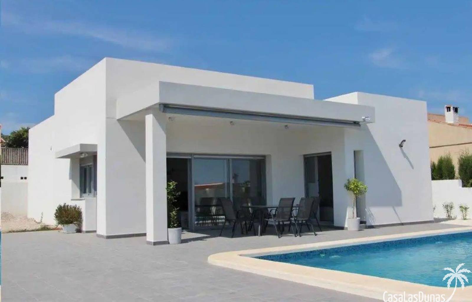 Diese einzigartigen Villen befinden sich in der wunderschönen Stadt Benijófar und verfügen über einen privaten Pool und einen privaten Parkplatz. Jed