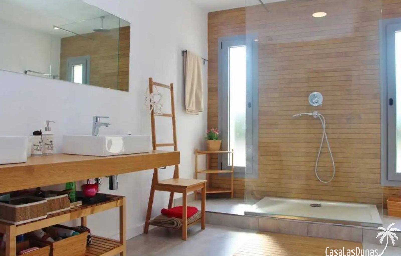 Diese einzigartigen Villen befinden sich in der wunderschönen Stadt Benijófar und verfügen über einen privaten Pool und einen privaten Parkplatz. Jed