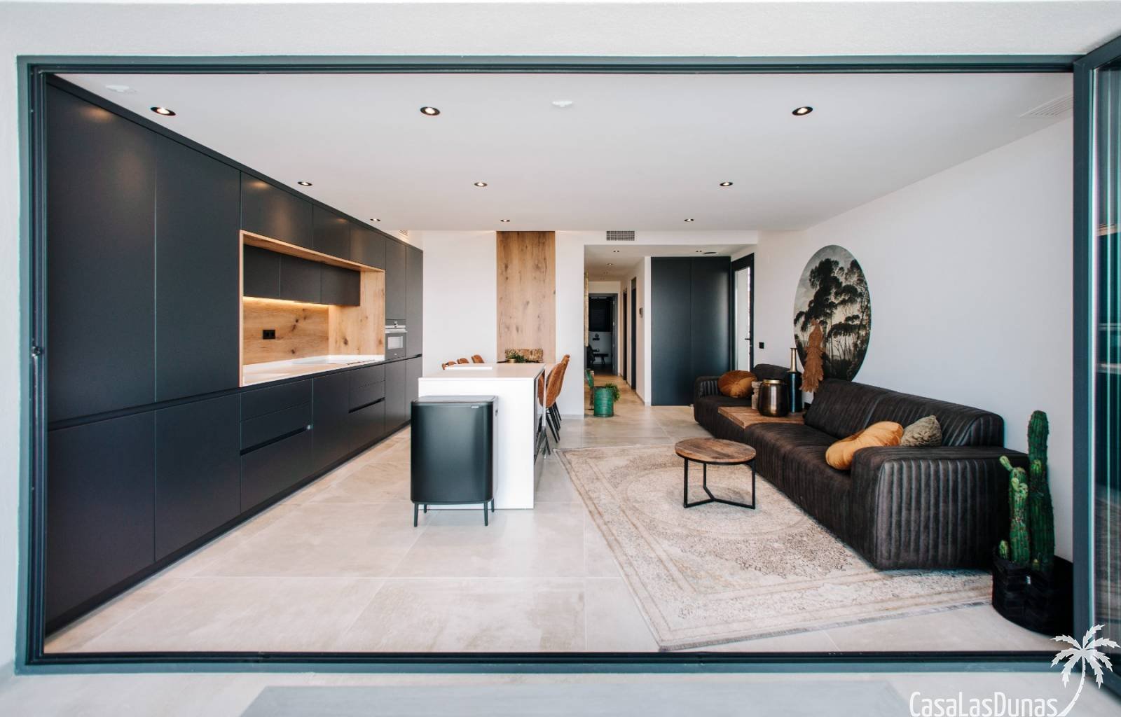 Sie suchen ein großes Haus mit privatem Pool, möchten aber in einer geschlossenen Wohnanlage wohnen? Suchen Sie also nicht weiter: Dieses Projekt ist