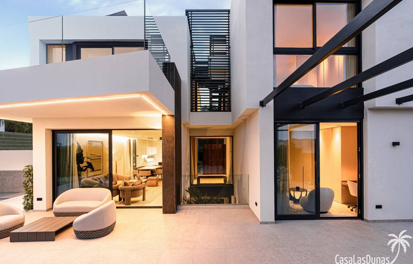 Diese Residenz liegt in der Nähe der Wohnanlage Coblanca in Benidorm und besteht aus 9 einzelnen Villen, jede mit einem privaten Garten mit einheimis