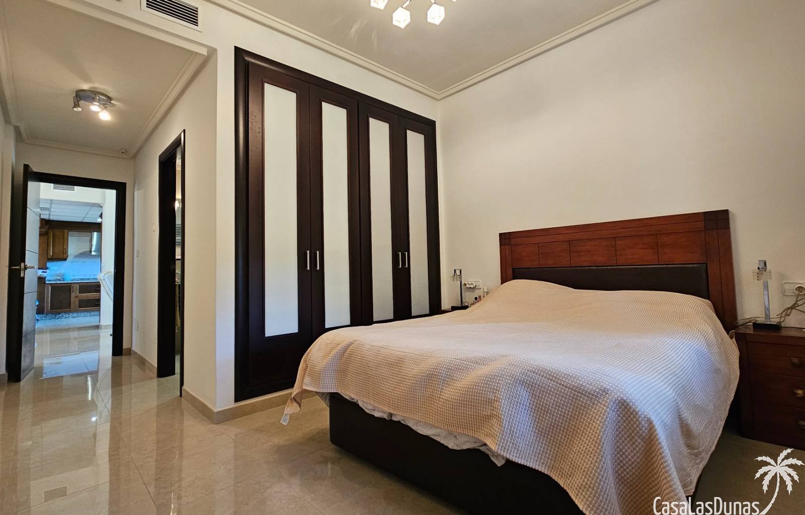 Wir sind stolz, Ihnen diese prächtige, perfekt gepflegte traditionelle spanische Villa anbieten zu können, die in einer prestigeträchtigen Gegend der