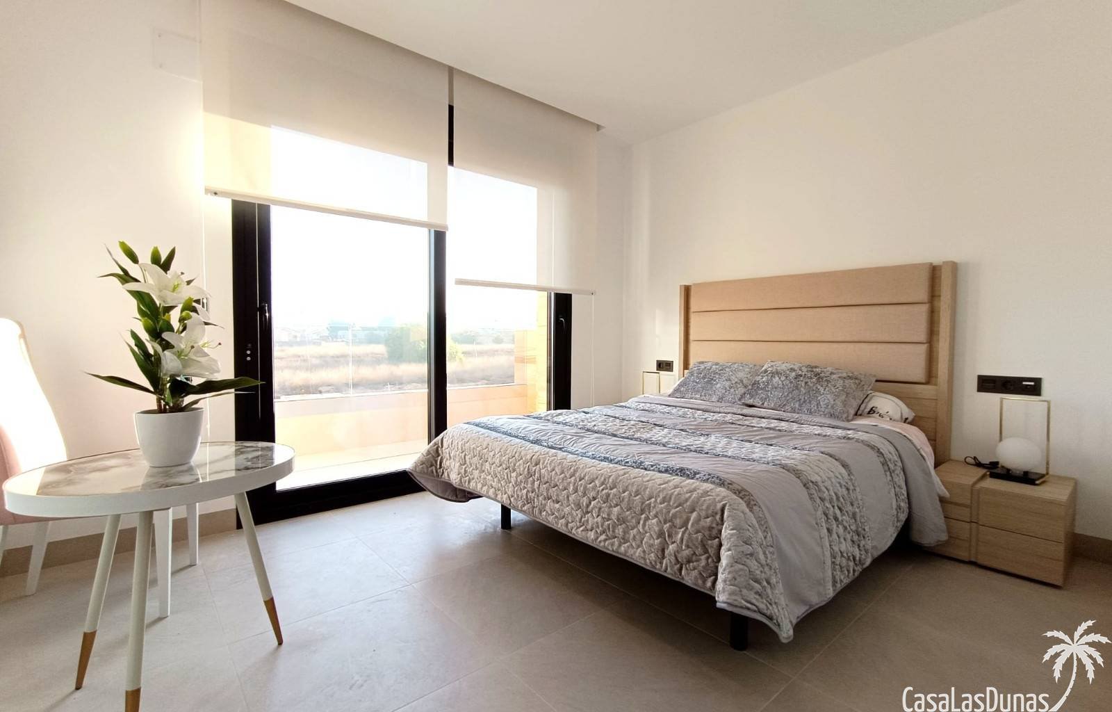  Dieses Projekt wird derzeit in der beliebten Stadt Benijofar gebaut. Die erste Phase umfasst sechs Doppelhaushälften mit 3 Schlafzimmern und 3 Bädern