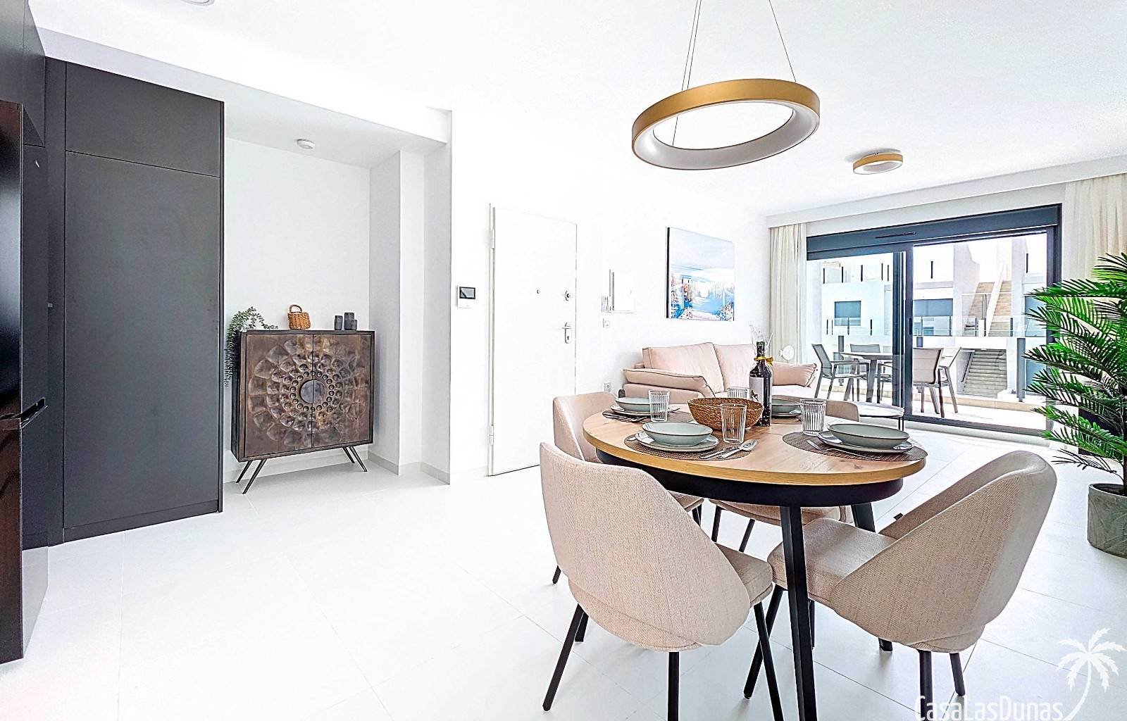  Wir sind stolz, Ihnen dieses prächtige und elegante Anwesen im malerischen Dorf San Miguel de Salinas im Süden der Provinz Alicante anbieten zu könne