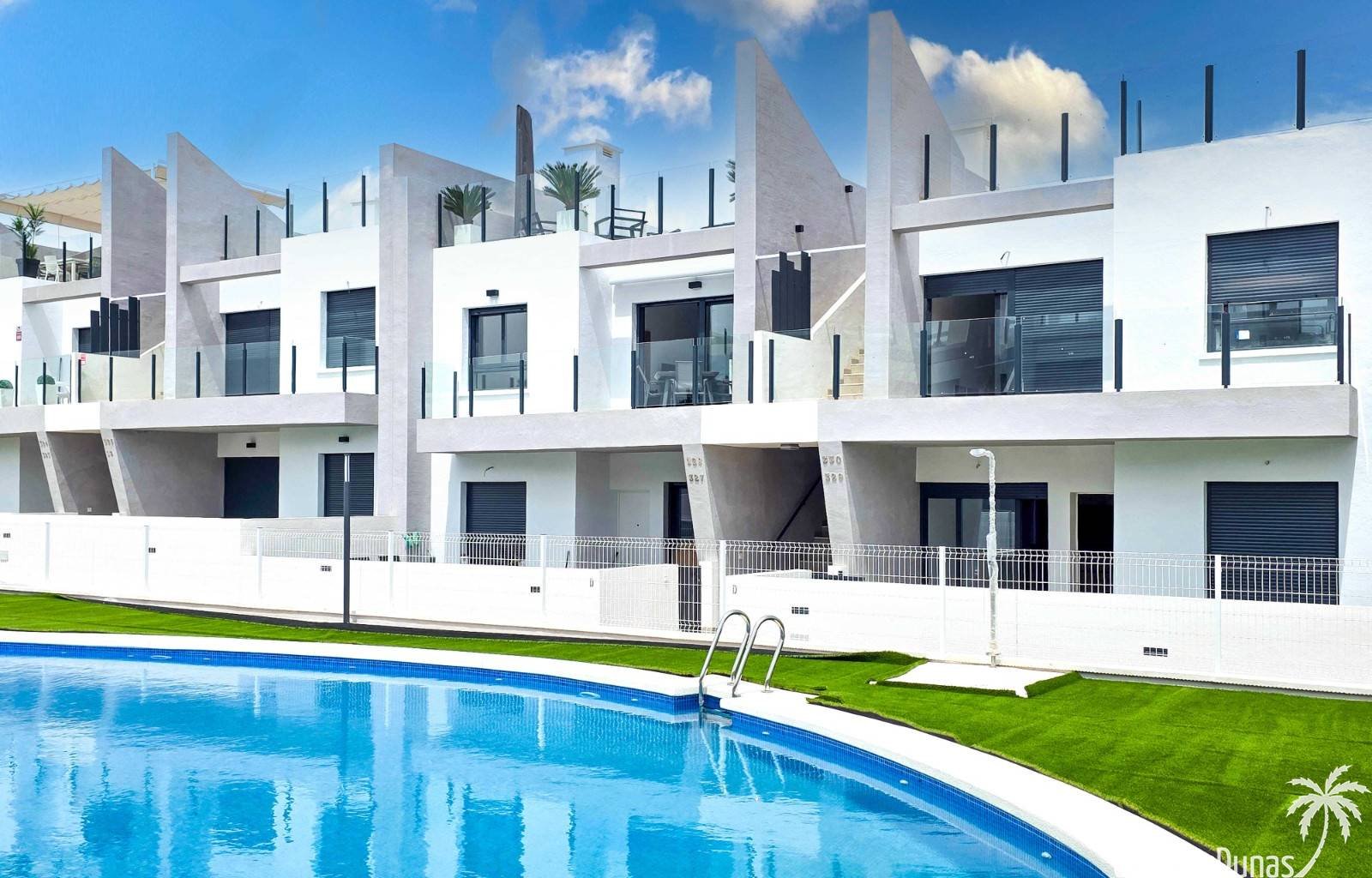  Wir sind stolz, Ihnen dieses prächtige und elegante Anwesen im malerischen Dorf San Miguel de Salinas im Süden der Provinz Alicante anbieten zu könne