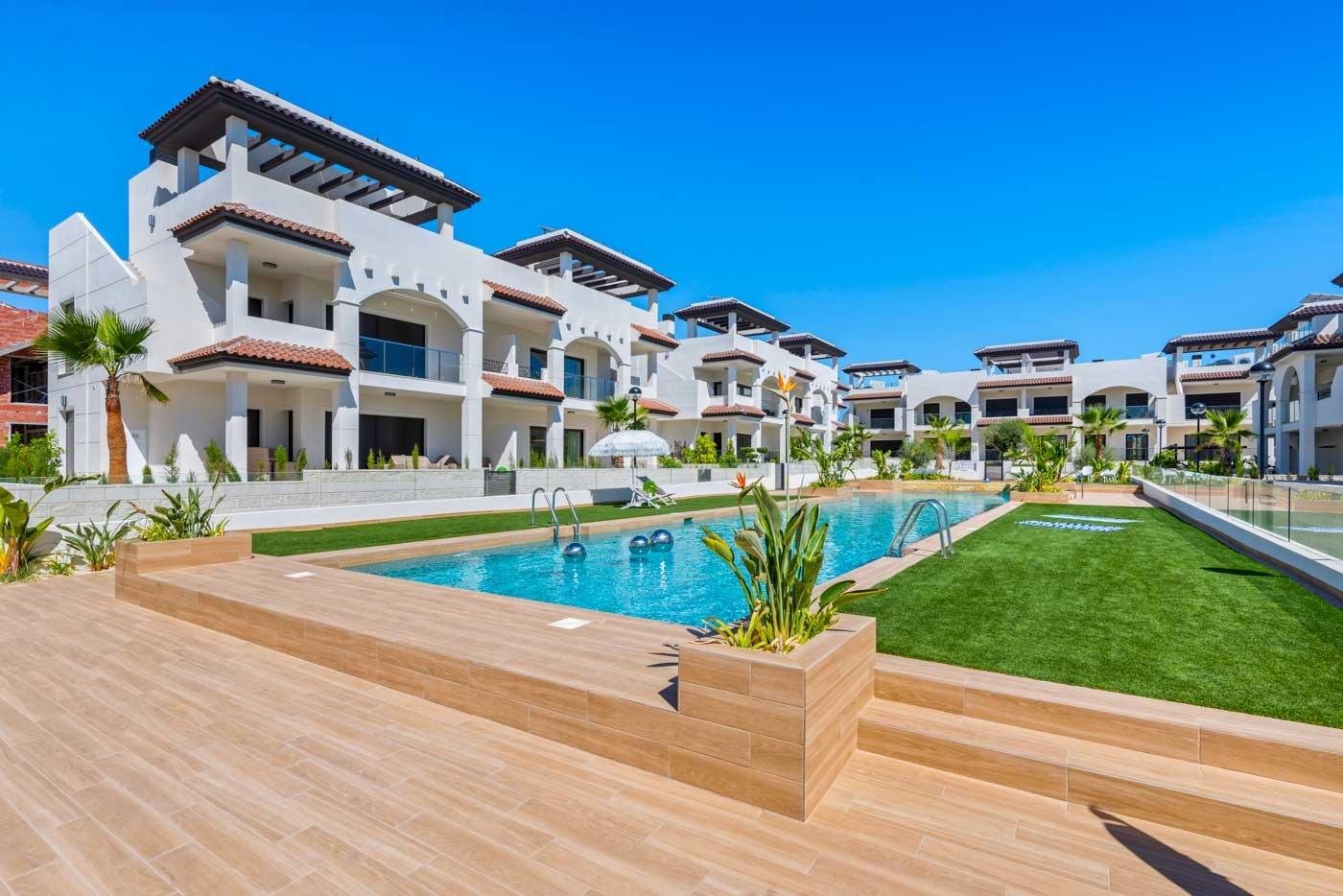 NEU GEBAUTE WOHNANLAGE IN ROJALES
Neubau-Wohnanlage mit Bungalowwohnungen, Reihenhäusern und Doppelhaushälften in Rojales.
Moderne Neub