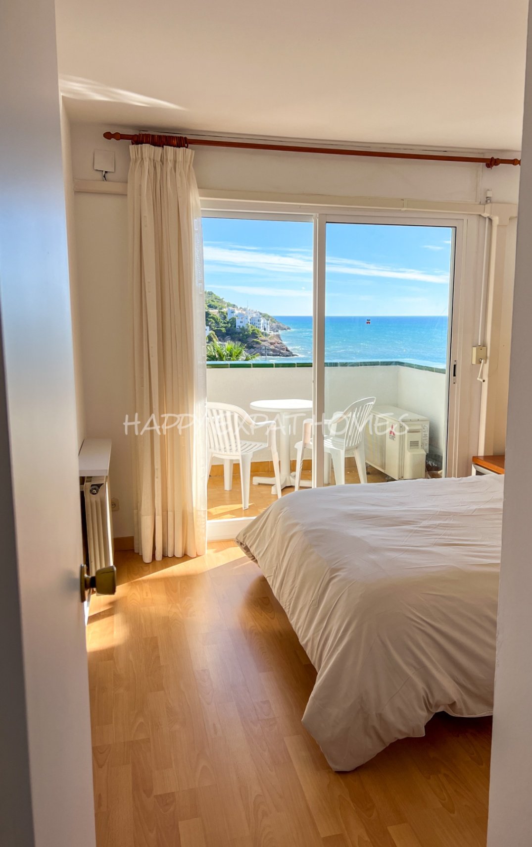 Wohnung zu verkaufen in Sitges – Aiguadolç
Jeder, der zum ersten Mal hereinkommt, ist von den atemberaubenden Ausblicken sprachlos.
Diese helle und ko