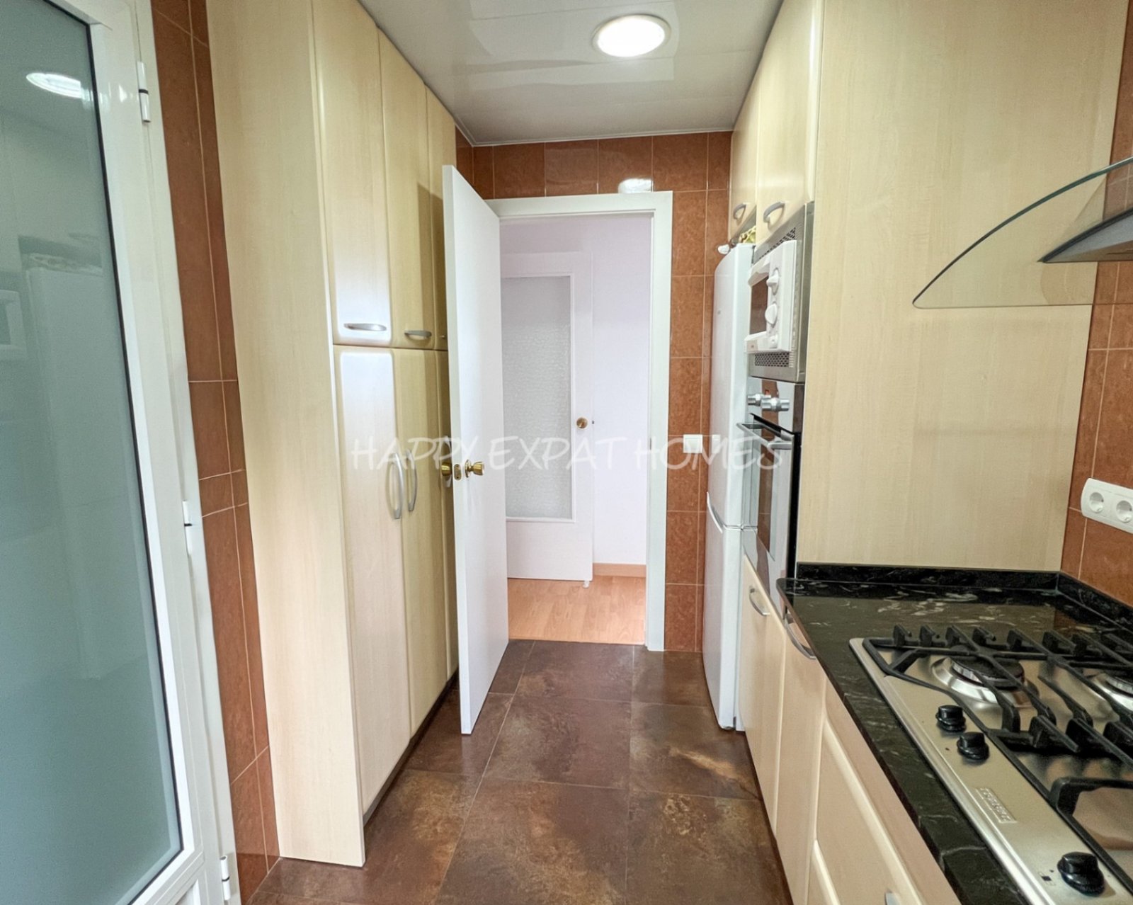 Wohnung zu verkaufen in Sitges – Aiguadolç
Jeder, der zum ersten Mal hereinkommt, ist von den atemberaubenden Ausblicken sprachlos.
Diese helle und ko