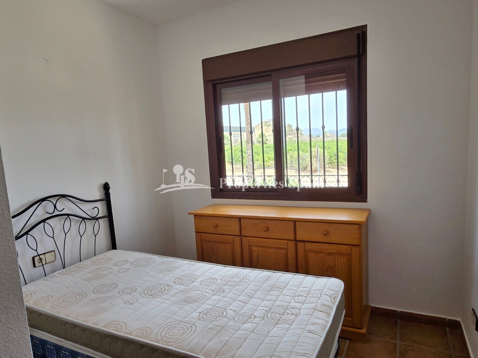 Wunderschöne, nach Süden ausgerichtete Doppelhaushälfte in La Finca Golf, Algorfa.
Wir freuen uns, Ihnen diese bezugsfertige 100 m² groß