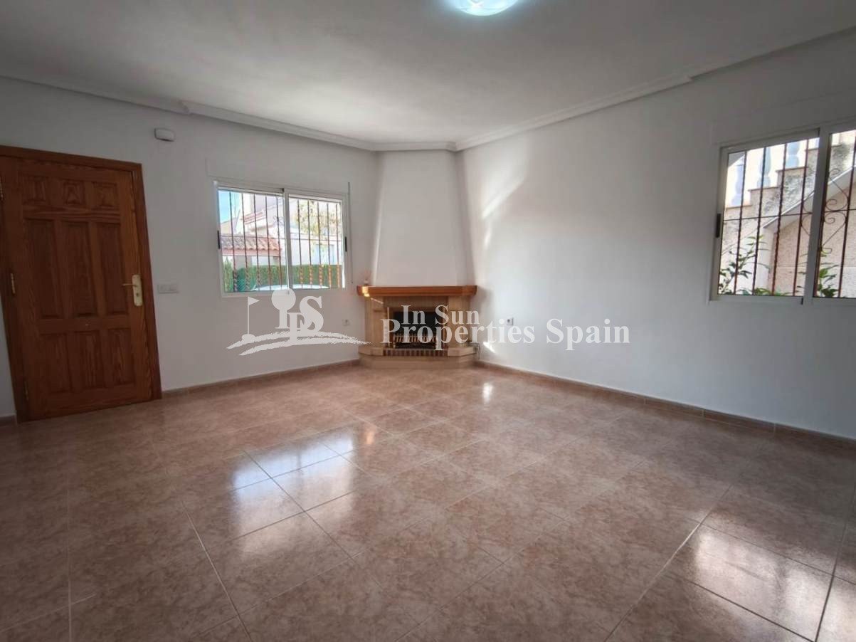 Charmante freistehende Villa mit 3 Schlafzimmern in Montemar, Algorfa – in der Nähe von La Finca Golf
Diese reizvolle, 84 m² große freis