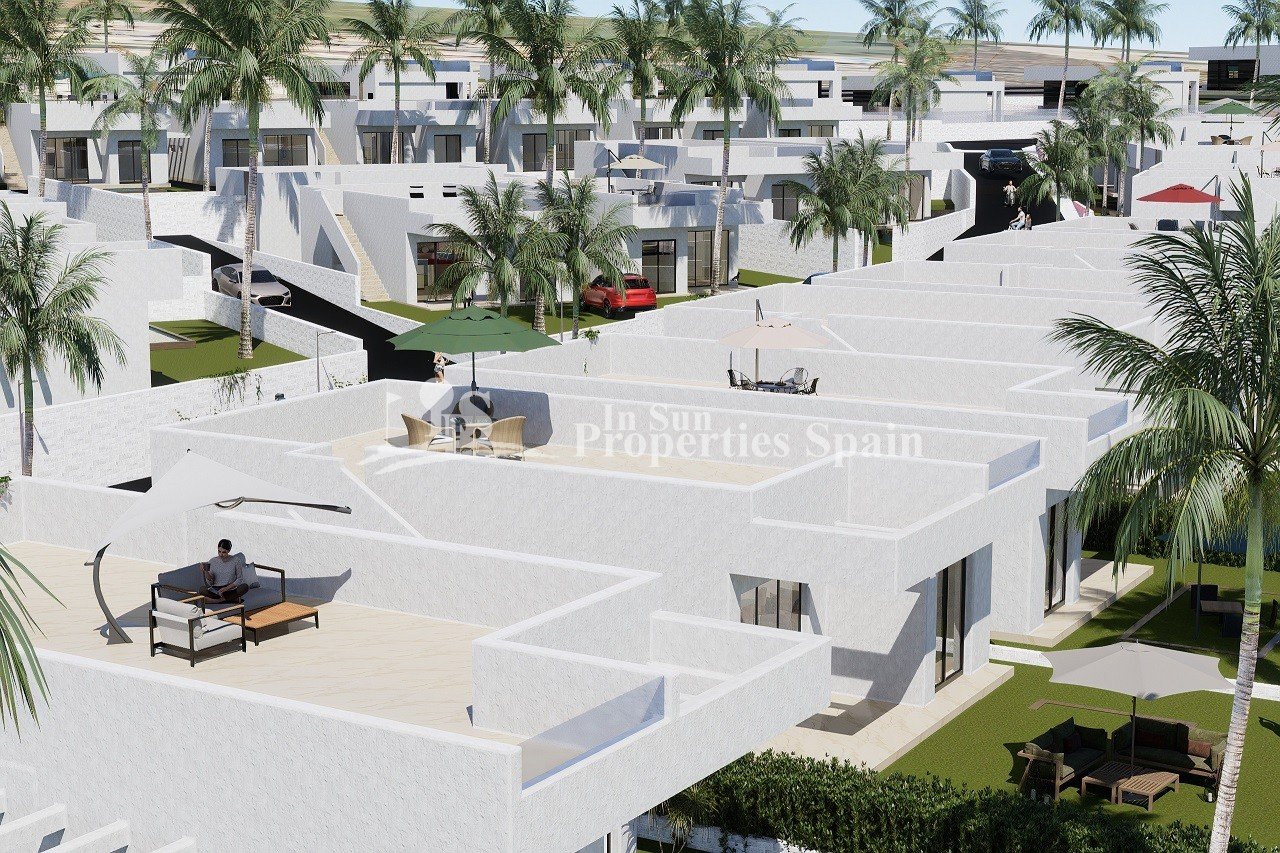 NEU GEBAUTE VILLEN IN ALGORFA, LA FINCA GOLF RESORT - gebaut auf einer Ebene!
Diese wunderbare 103m2 Villa auf einer Ebene gebaut hat ei