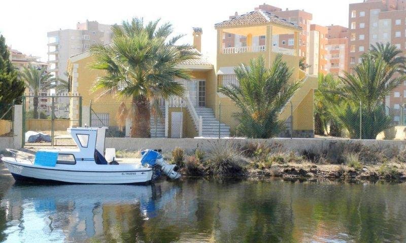 
												LUXUSVILLA MIT PRIVATEM PIER IN LA MANGA - nur wenige Meter vom Strand entfernt!
 
Zwischen zwei Meeren, dem Mar Menor und dem Mittelmeer