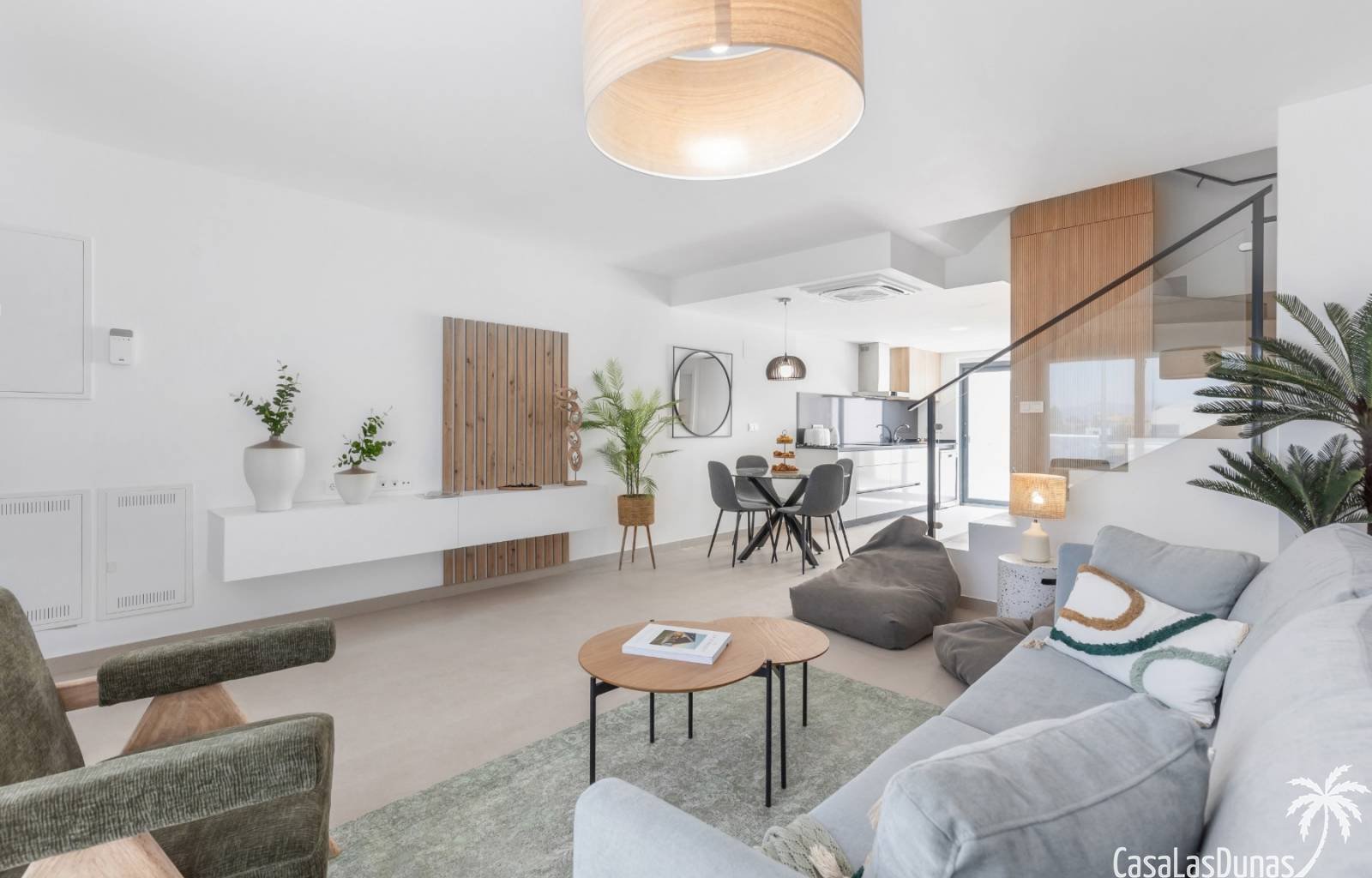 Im Dorf Rafal, am Fuße der Callosa del Segura-Bergkette, befindet sich diese neue Anlage mit geräumigen Doppelhaushälften. Sie verfügen über eine übe