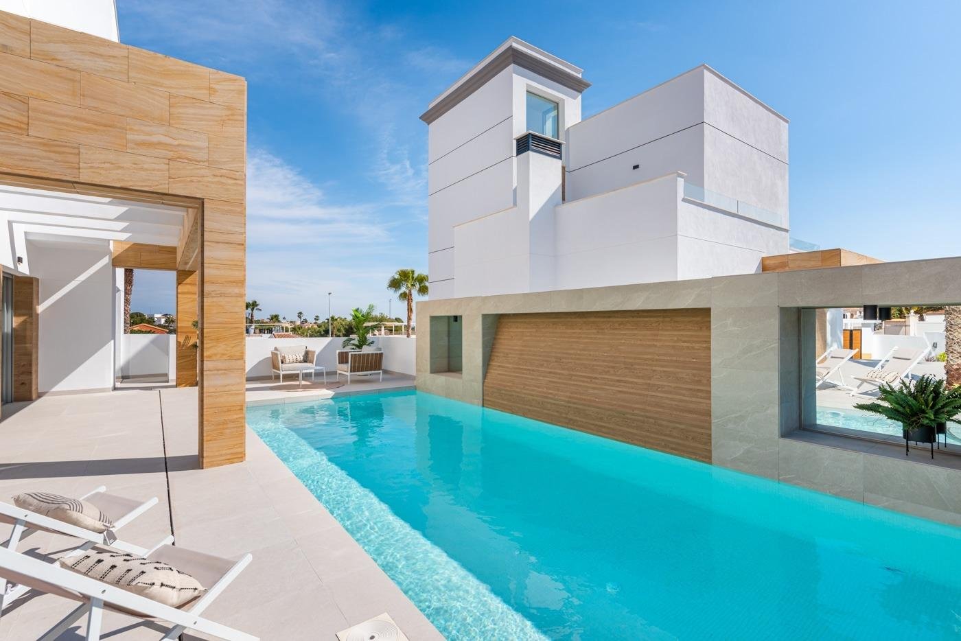 Moderne Luxusvilla mit freiem Blick in Ciudad Quesada, Costa Blanca
Zeitgenössisches Design mit mediterranem Flair
Entdecken Sie diese e