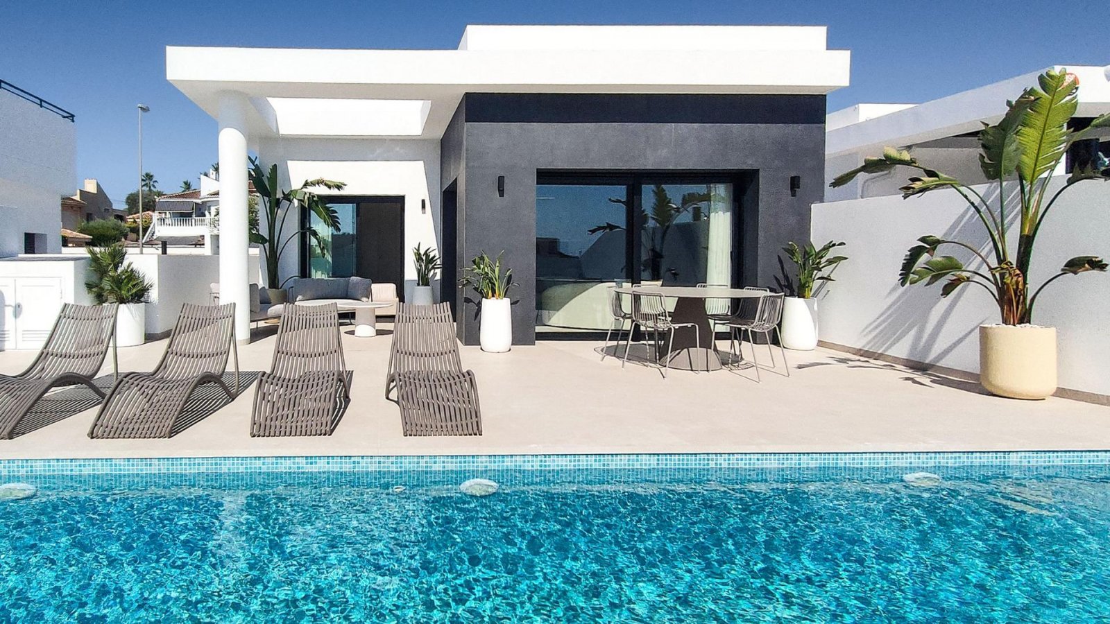 Moderne Luxusvilla mit Bergblick in Ciudad Quesada, Costa Blanca
Zeitgenössisches Design und außergewöhnlicher Komfort
Entdecken Sie die