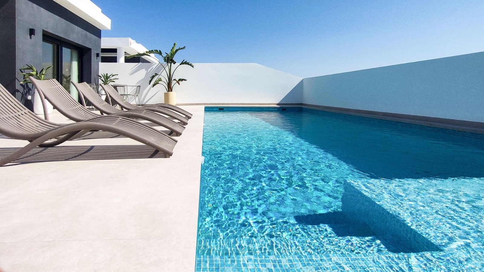 Moderne Luxusvilla mit Bergblick in Ciudad Quesada, Costa Blanca
Zeitgenössisches Design und außergewöhnlicher Komfort
Entdecken Sie die