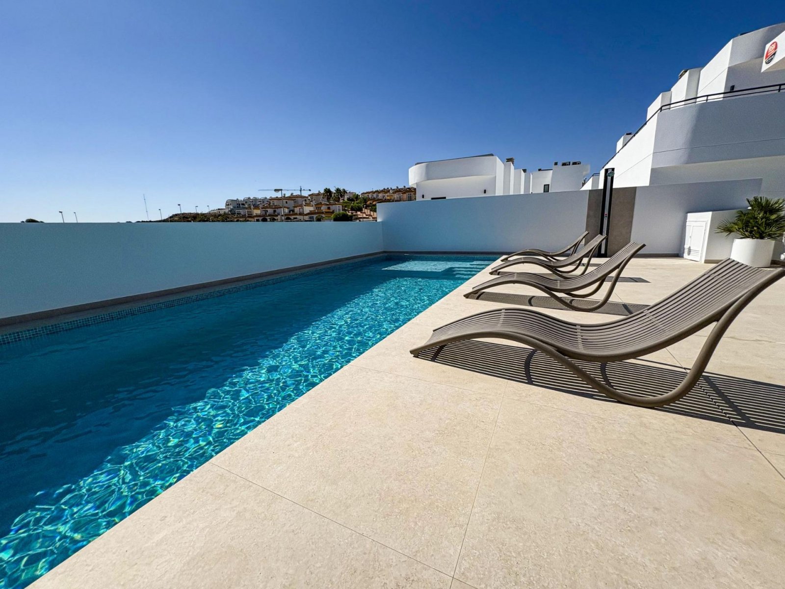 Moderne Luxusvilla mit Bergblick in Ciudad Quesada, Costa Blanca
Zeitgenössisches Design und außergewöhnlicher Komfort
Entdecken Sie die