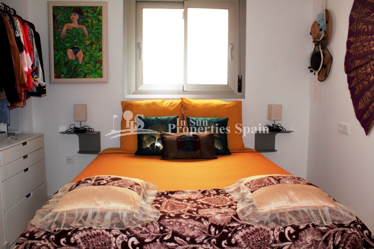 Erleben Sie modernes mediterranes Wohnen in diesem atemberaubenden Luxusapartment mit 2 Schlafzimmern in idealer Lage im Herzen von Villa