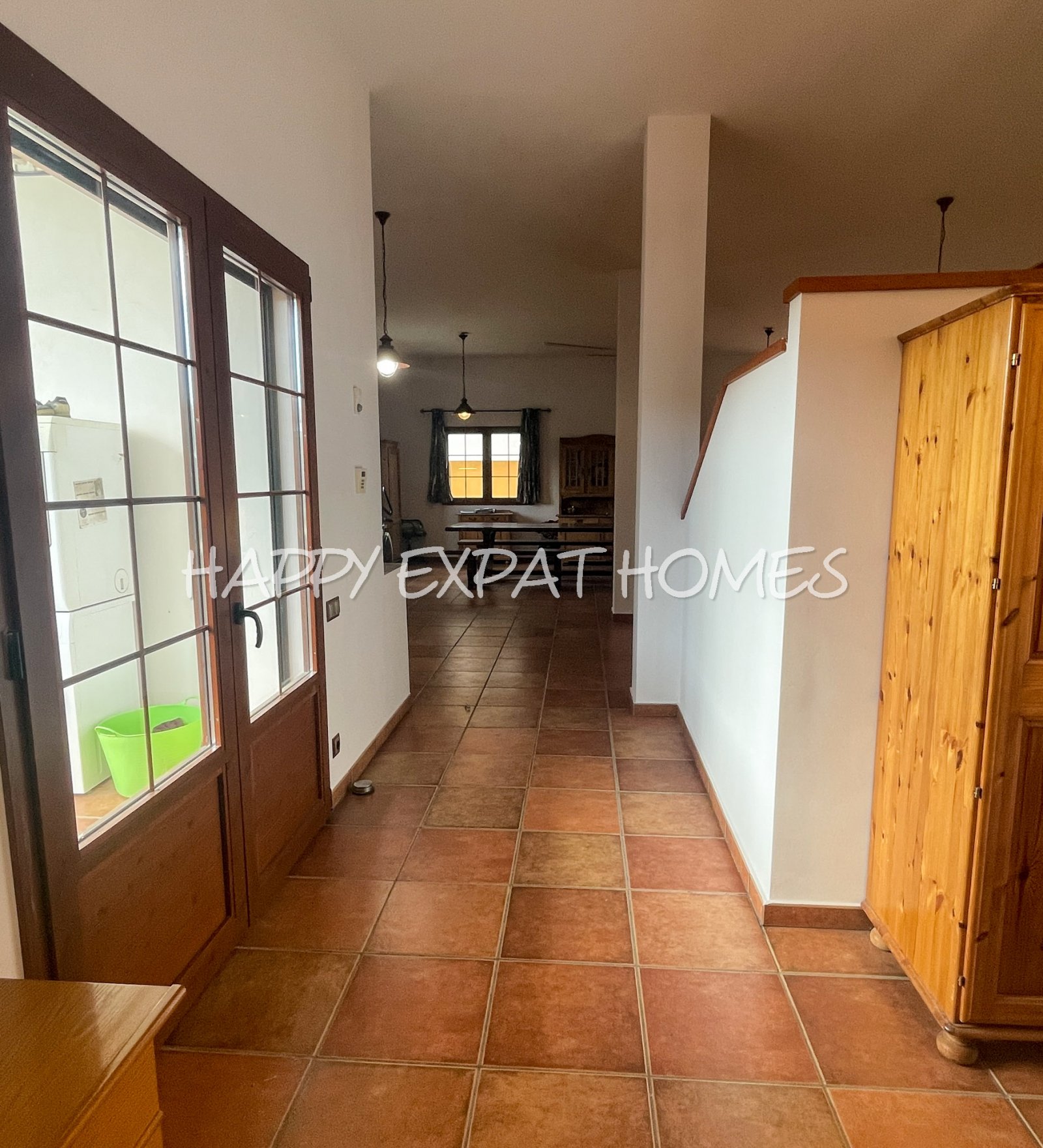 Großes Haus für 2 Familien oder viele Gäste. Es kann in 2 Häuser geteilt oder zusammengelegt werden. Mit einer Fläche von 350 m2 auf einem Grundstück