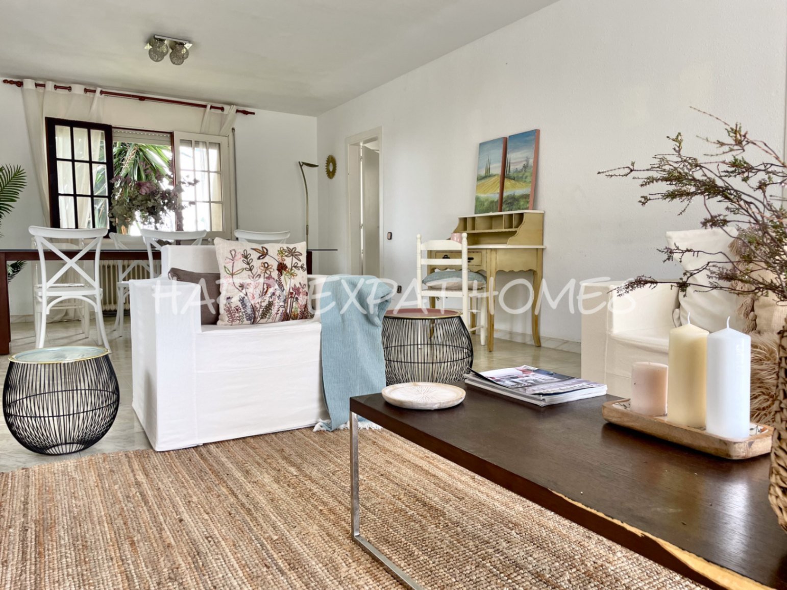 Unglaubliches Doppelhaus mit TOURISTISCHER LIZENZ und privatem Wald. Mit etwas Liebe und einigen Renovierungen hat diese Immobilie das Potenzial, eine