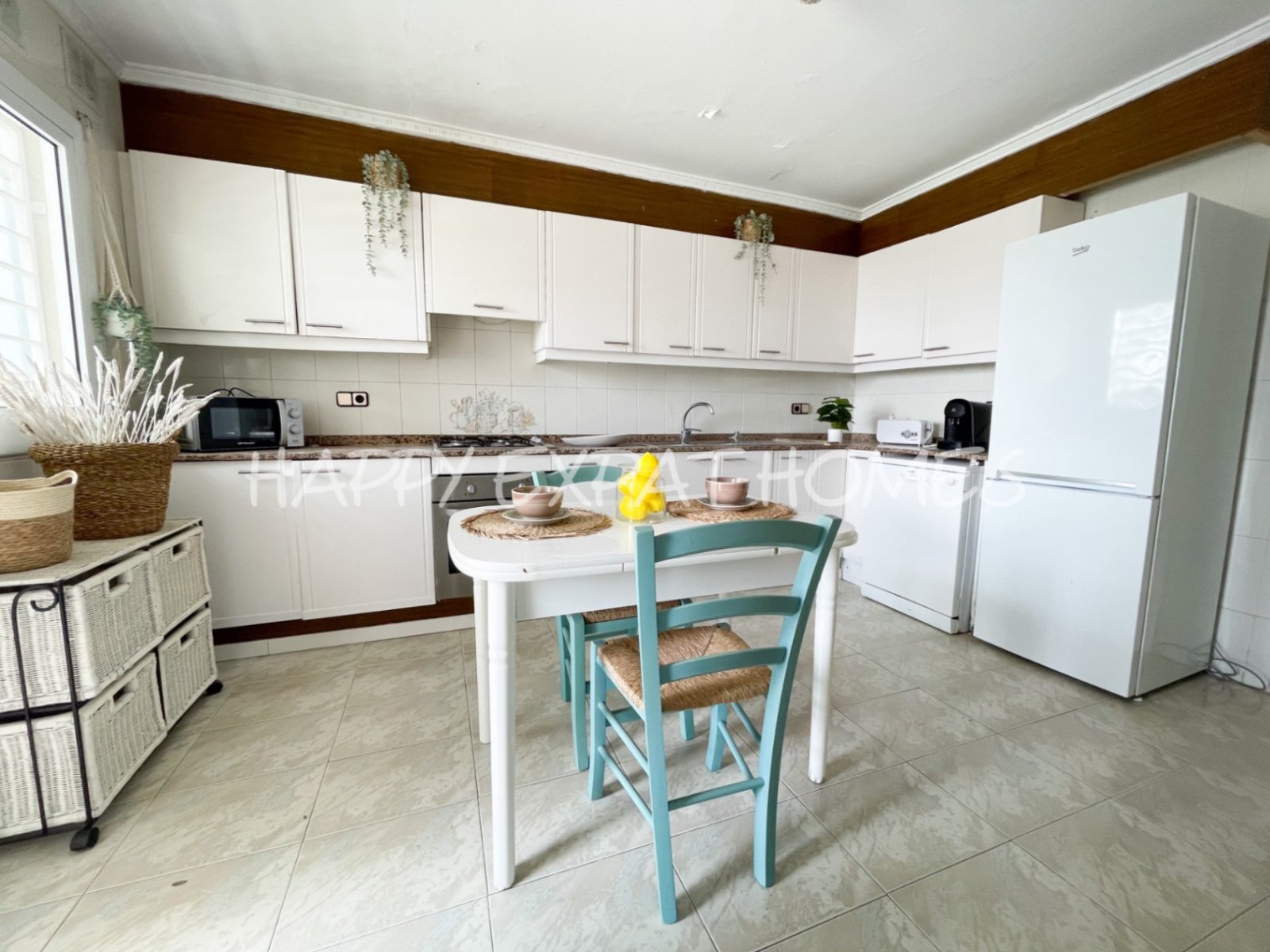 Unglaubliches Doppelhaus mit TOURISTISCHER LIZENZ und privatem Wald. Mit etwas Liebe und einigen Renovierungen hat diese Immobilie das Potenzial, eine