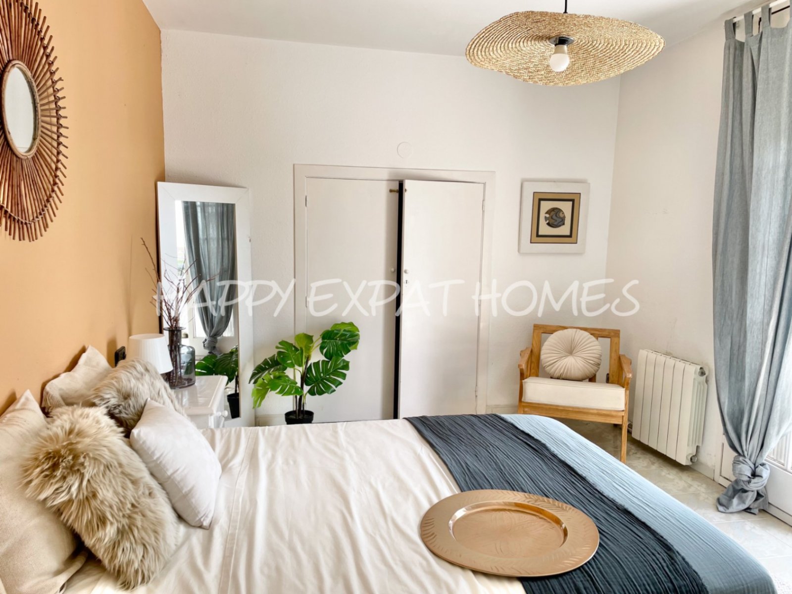 Unglaubliches Doppelhaus mit TOURISTISCHER LIZENZ und privatem Wald. Mit etwas Liebe und einigen Renovierungen hat diese Immobilie das Potenzial, eine