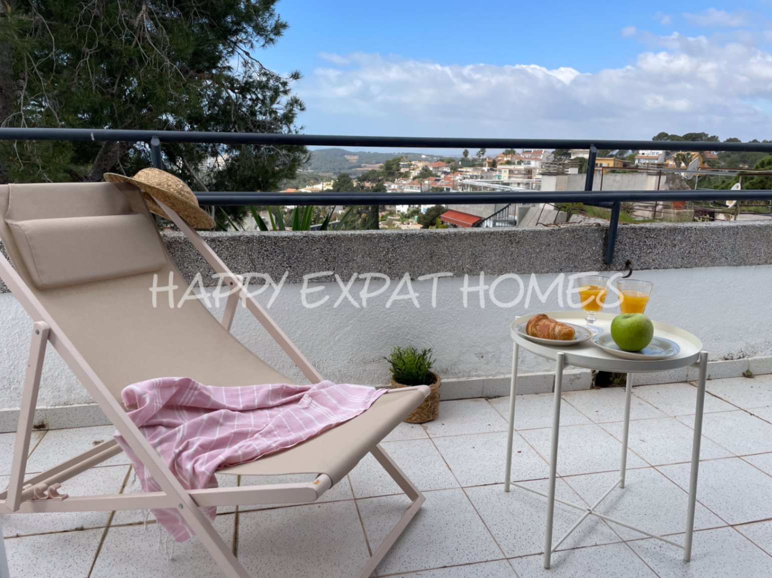 Unglaubliches Doppelhaus mit TOURISTISCHER LIZENZ und privatem Wald. Mit etwas Liebe und einigen Renovierungen hat diese Immobilie das Potenzial, eine