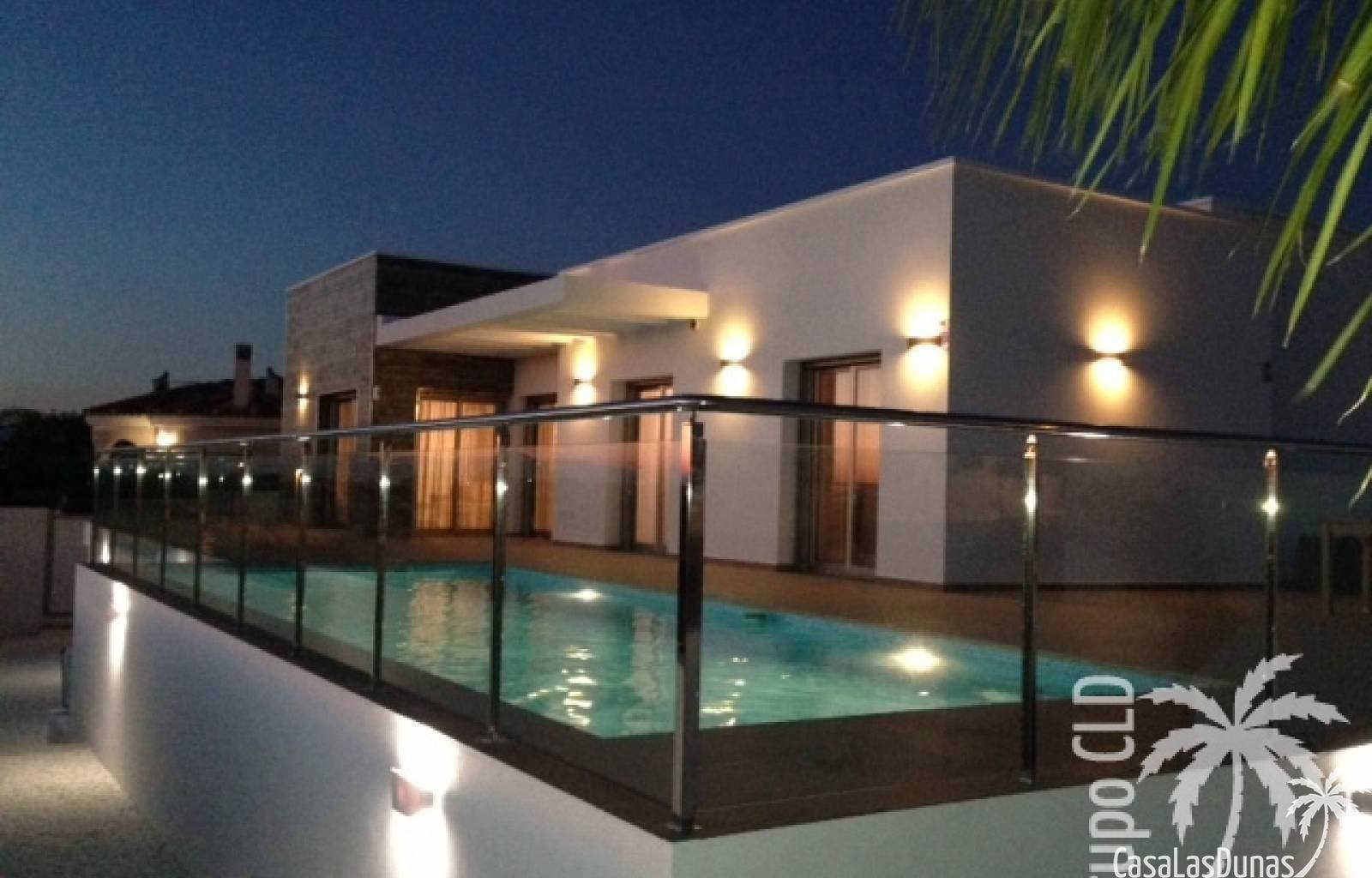 **Angebot: Luxus-Ferienvilla in La Marina**
 Bei diesem Objekt erhalten Sie bei Anreise innerhalb von 2 Wochen 10 % Rabatt, sofern es noch verfügbar