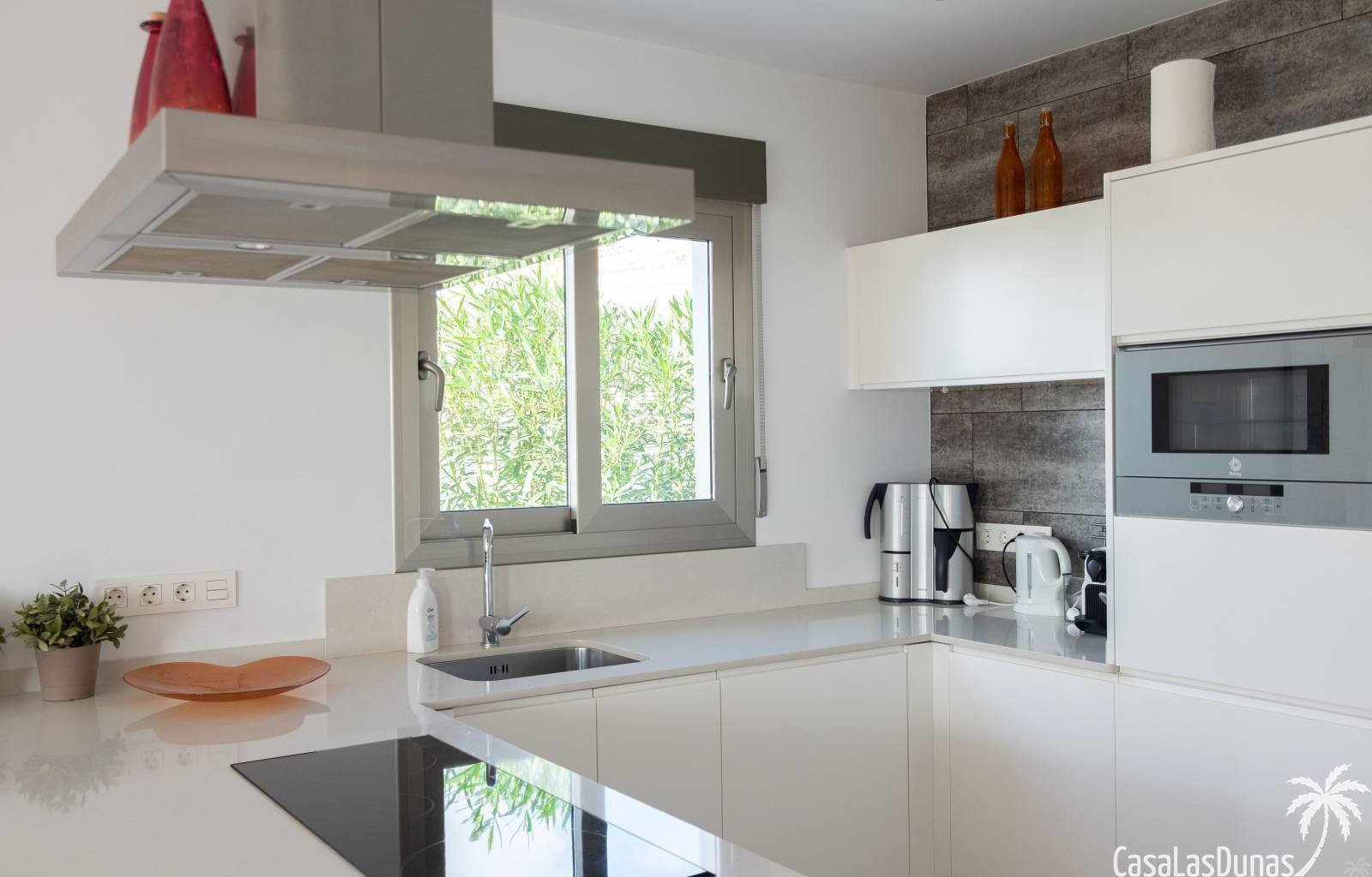 **Angebot: Luxus-Ferienvilla in La Marina**
 Bei diesem Objekt erhalten Sie bei Anreise innerhalb von 2 Wochen 10 % Rabatt, sofern es noch verfügbar