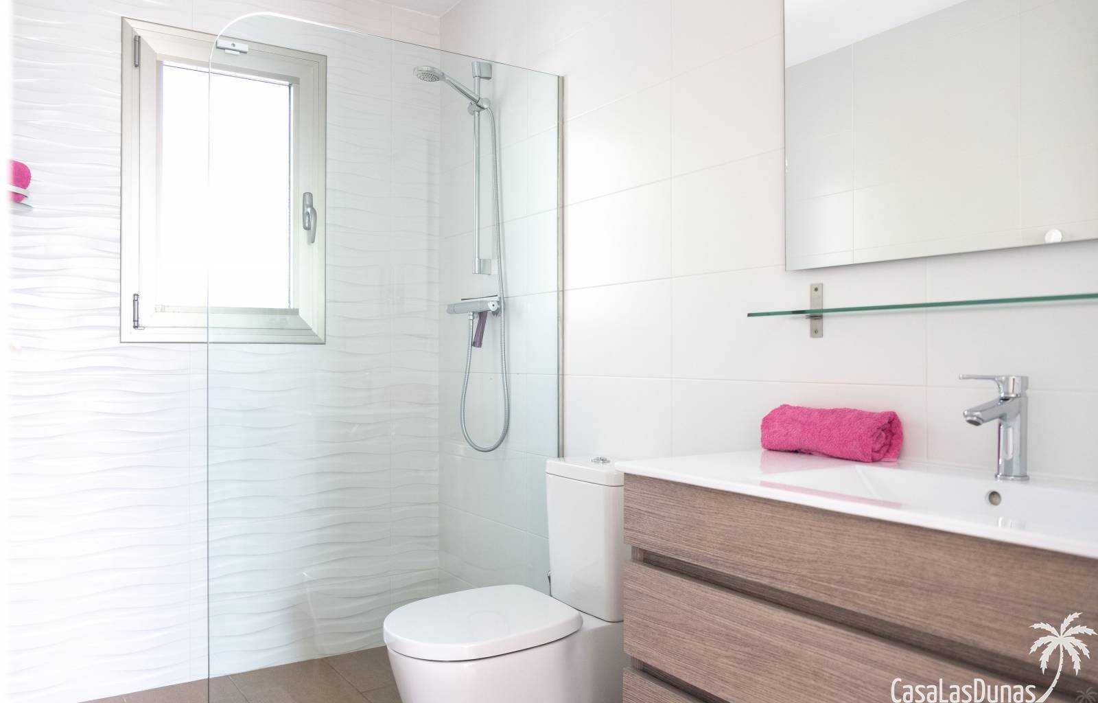 **Angebot: Luxus-Ferienvilla in La Marina**
 Bei diesem Objekt erhalten Sie bei Anreise innerhalb von 2 Wochen 10 % Rabatt, sofern es noch verfügbar